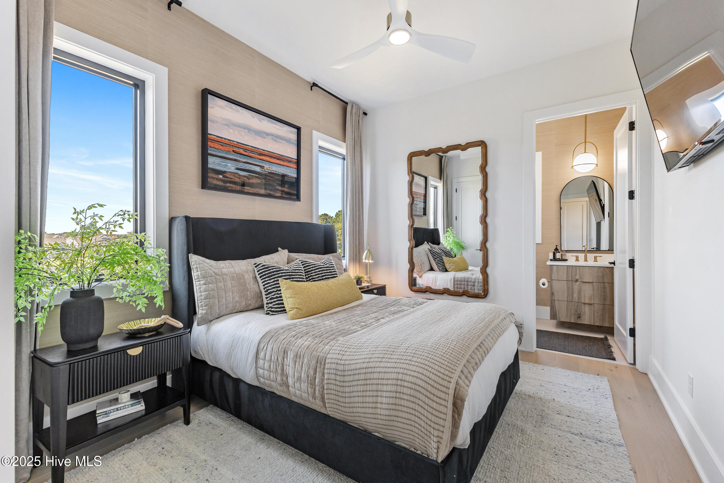 100560087 | Photo 47