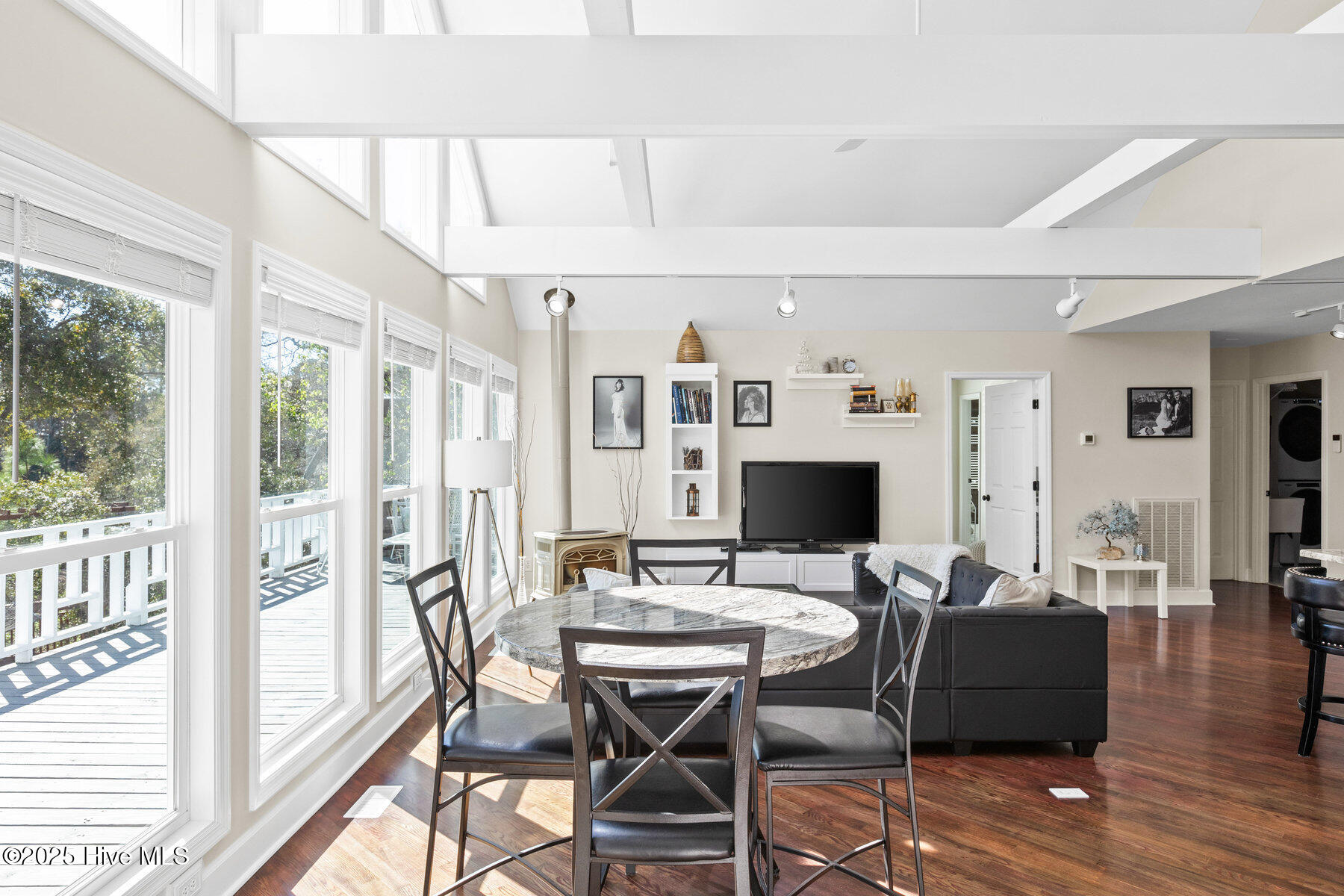 100497400 | Photo 17