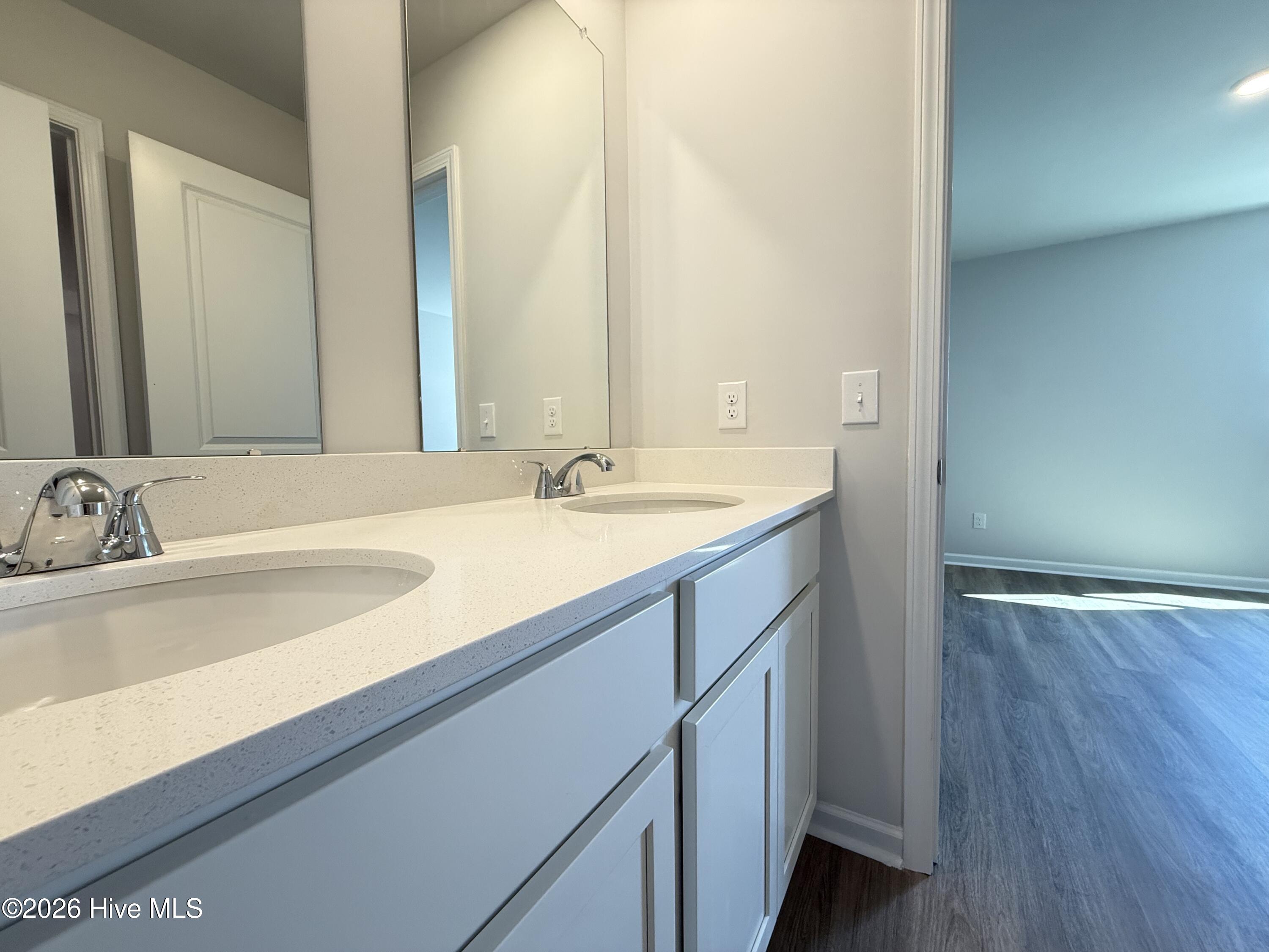 100546589 | Photo 17