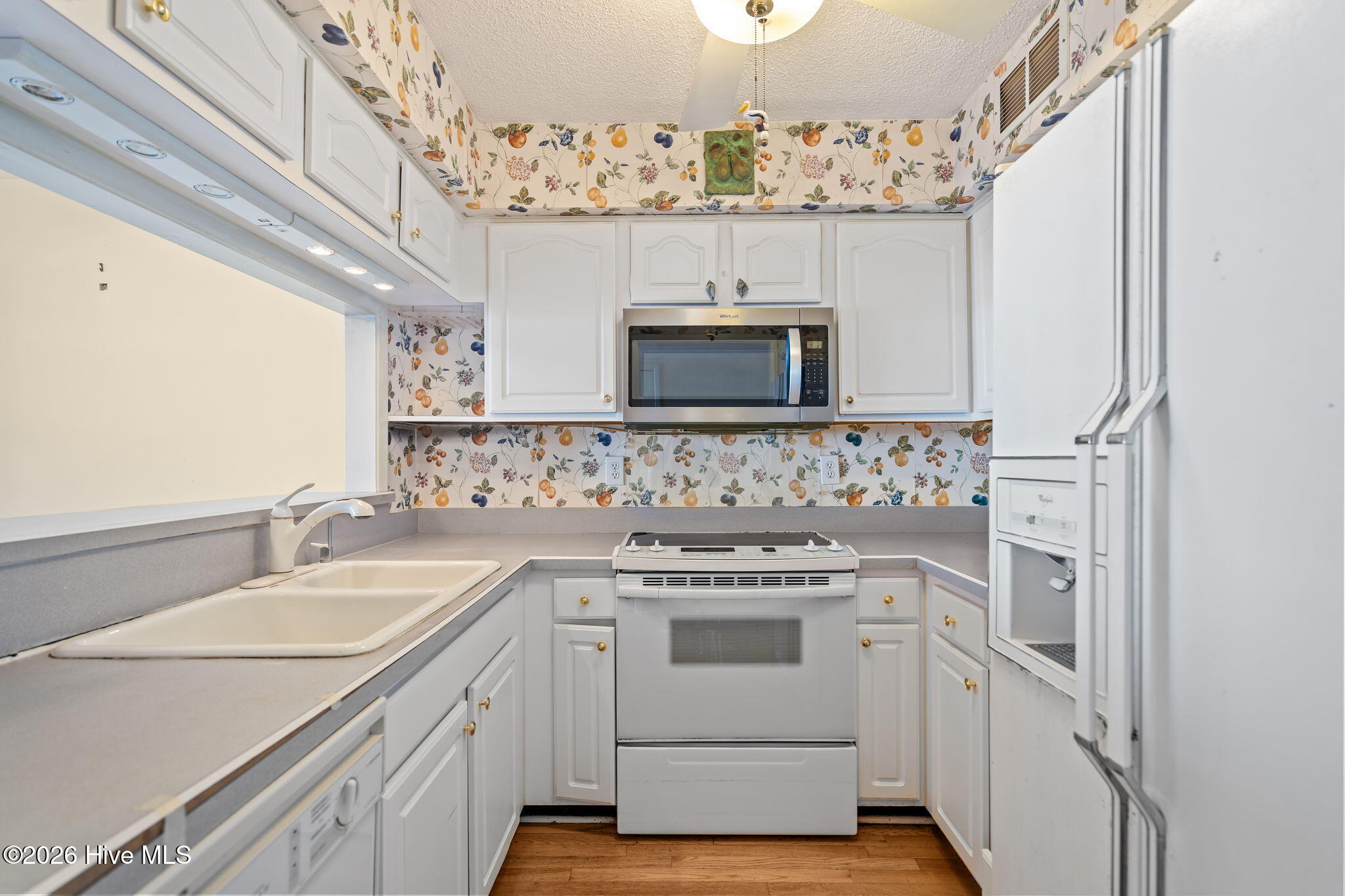 100568499 | Photo 11