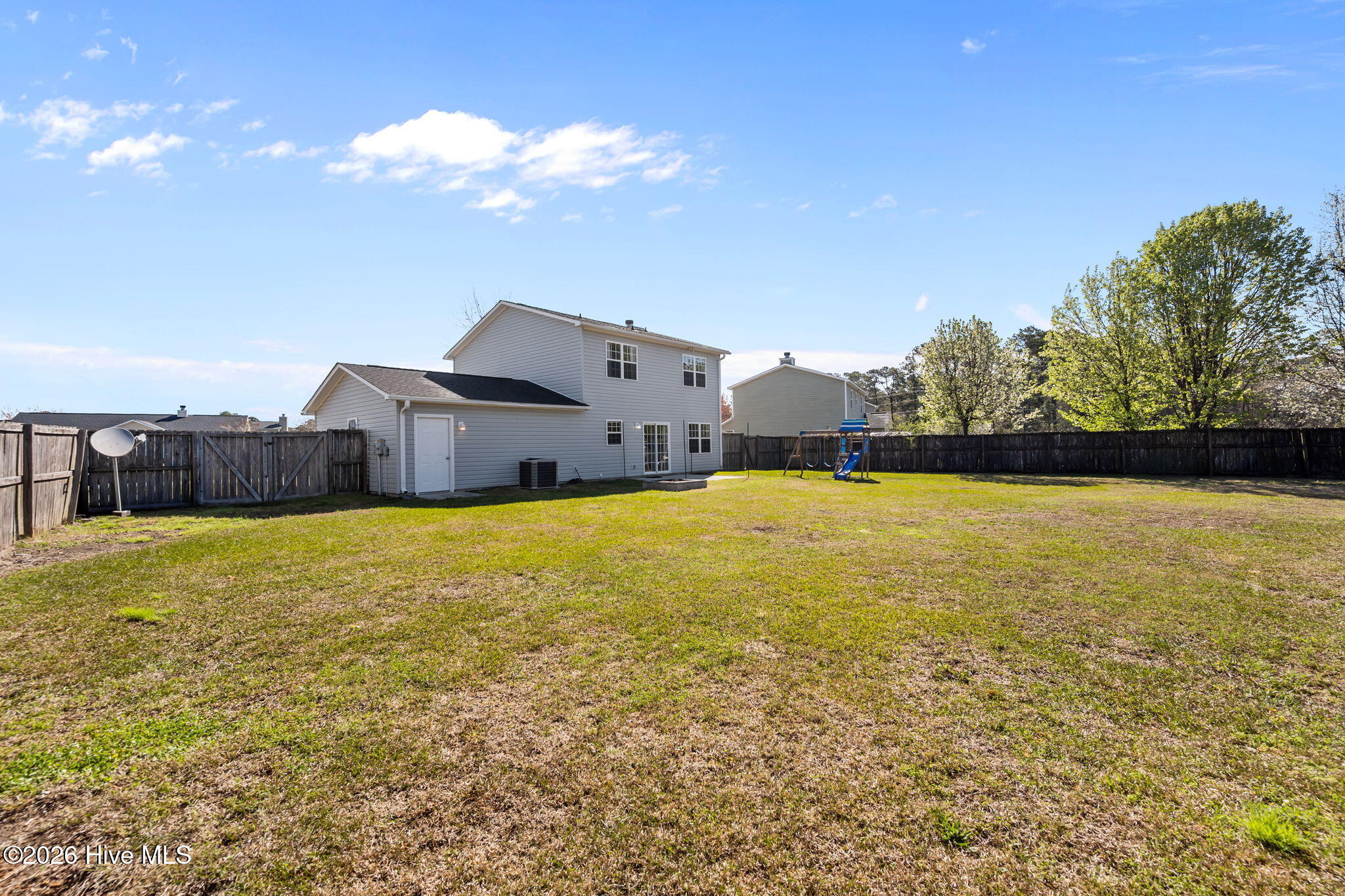 100561197 | Photo 51