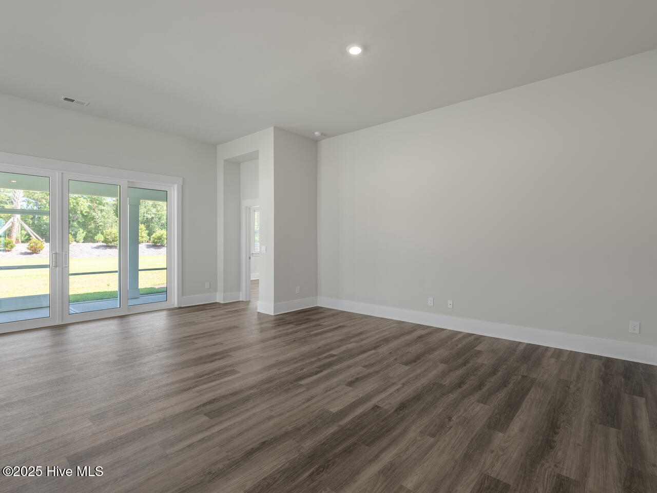 100544073 | Photo 13