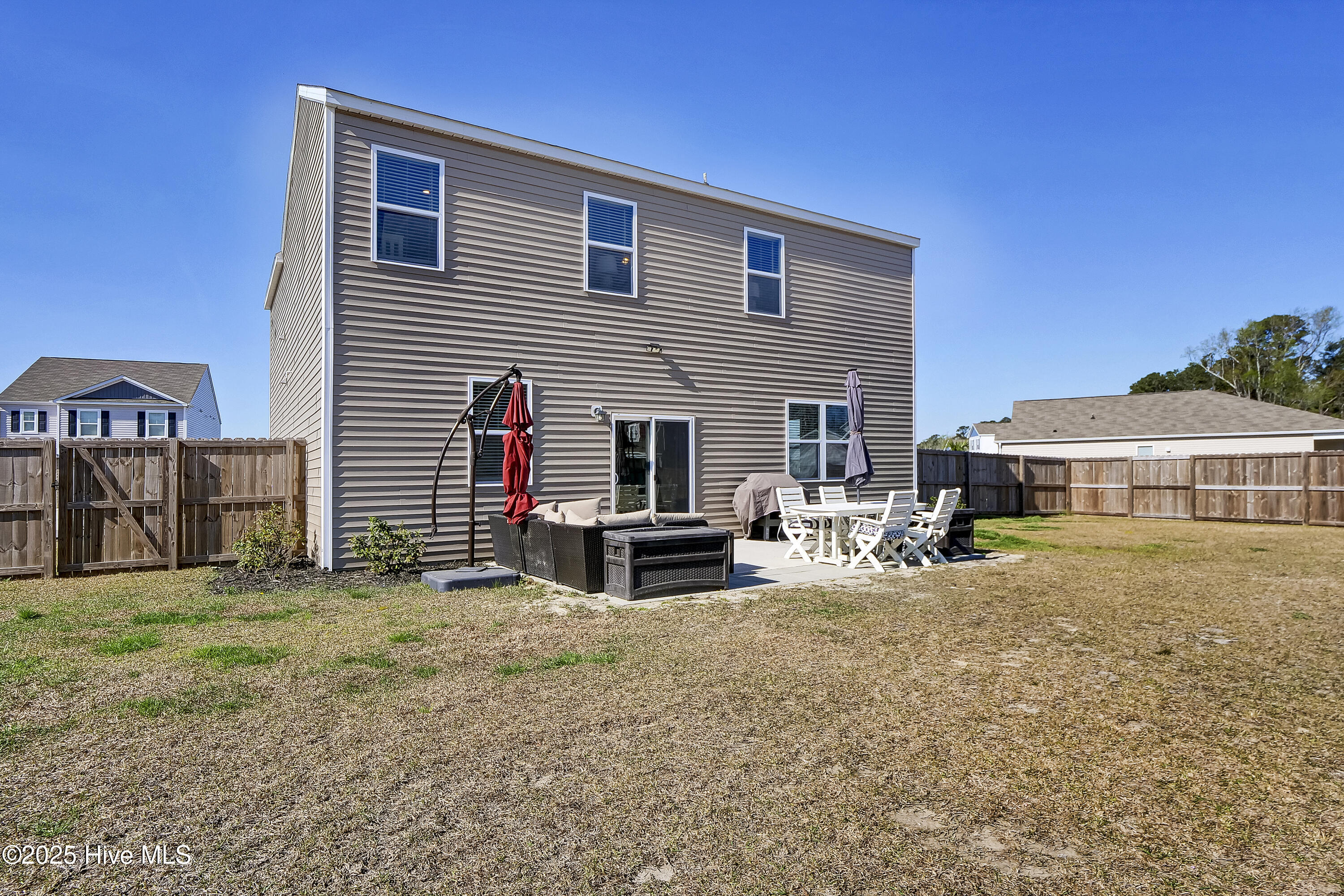 100561368 | Photo 32