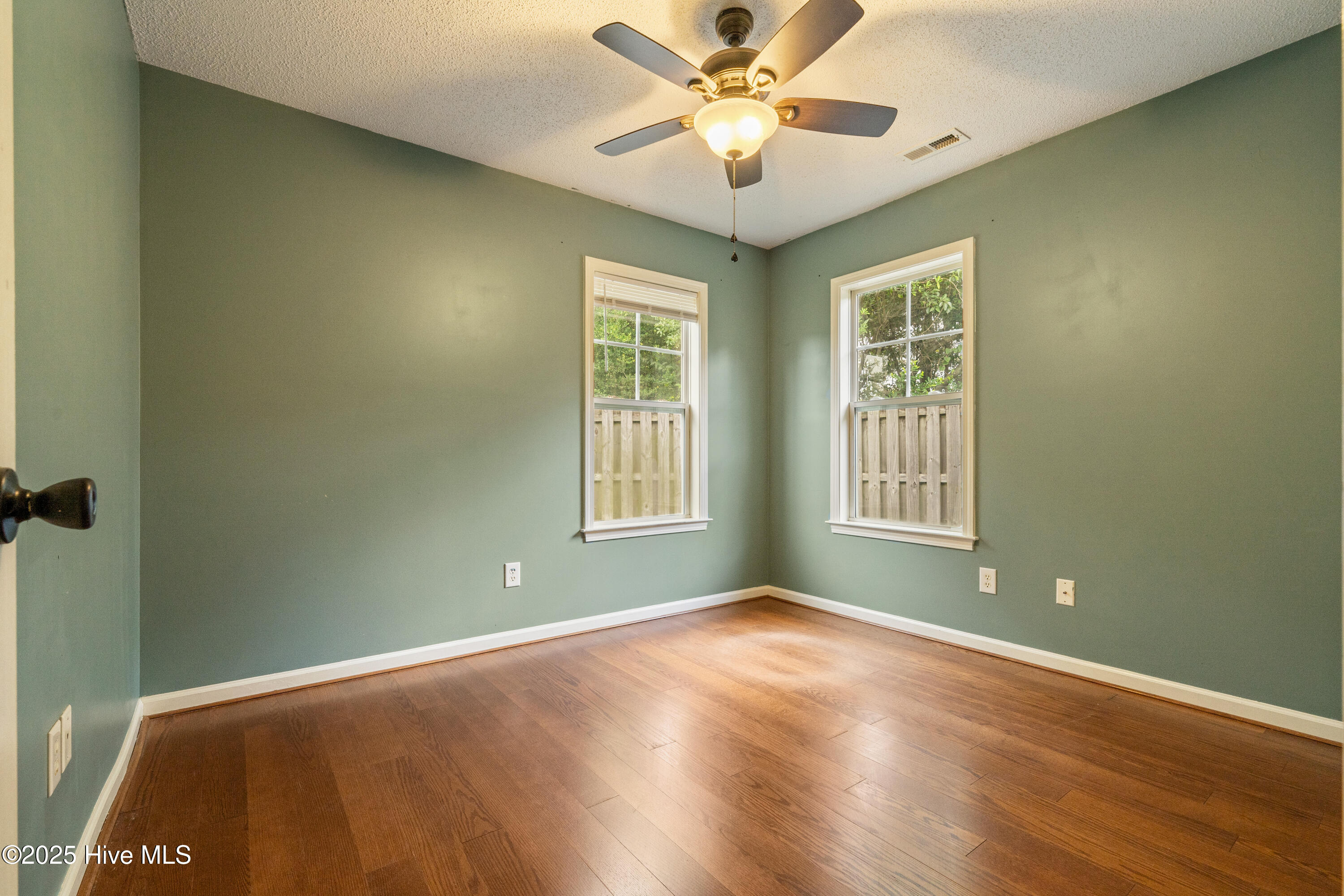 100521193 | Photo 15