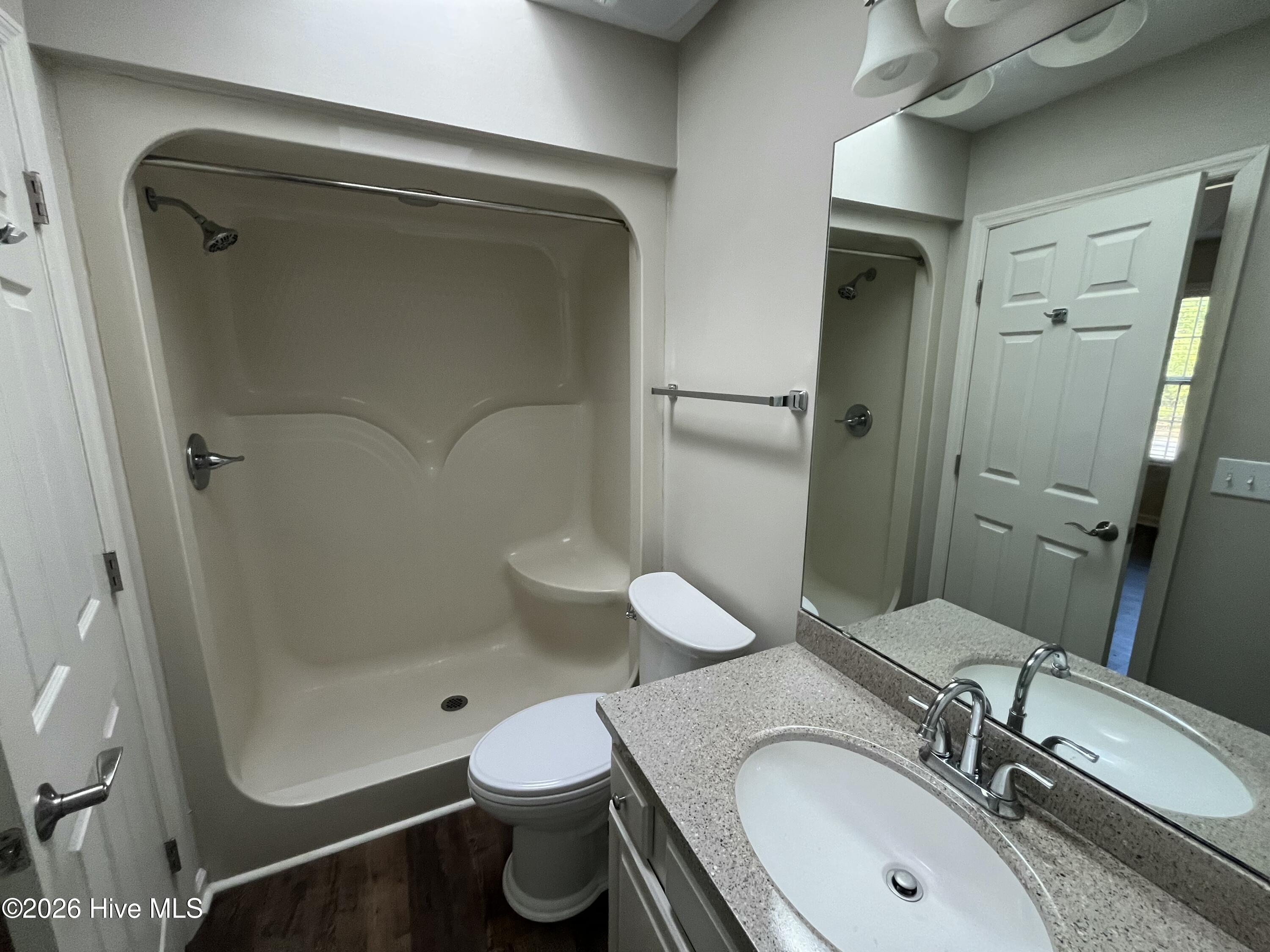 100565460 | Photo 12