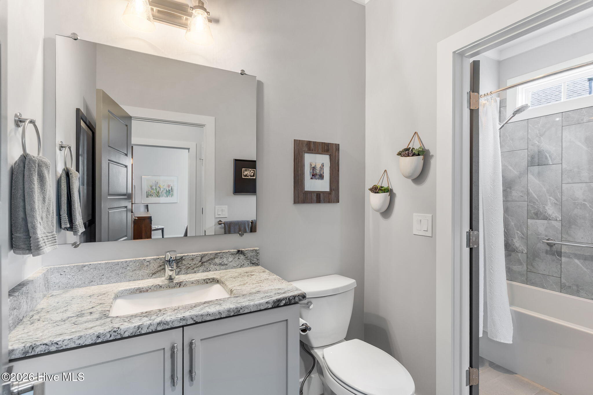 100568517 | Photo 31