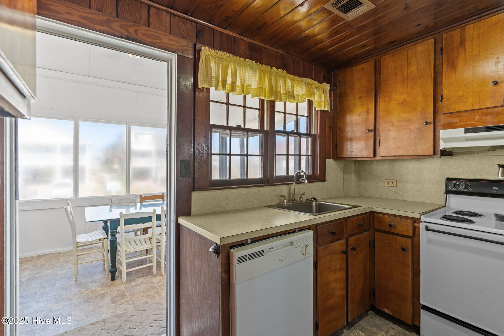 100539886 | Photo 13