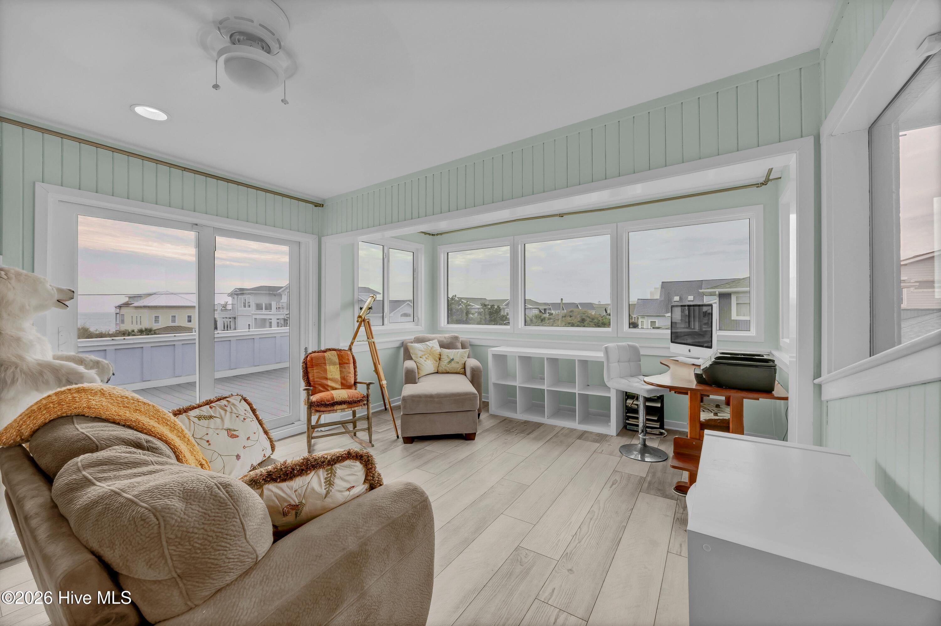 100560117 | Photo 23