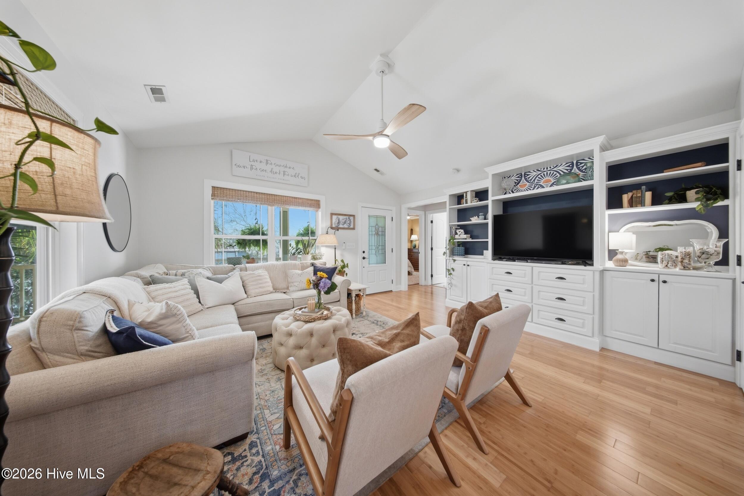 100561155 | Photo 28