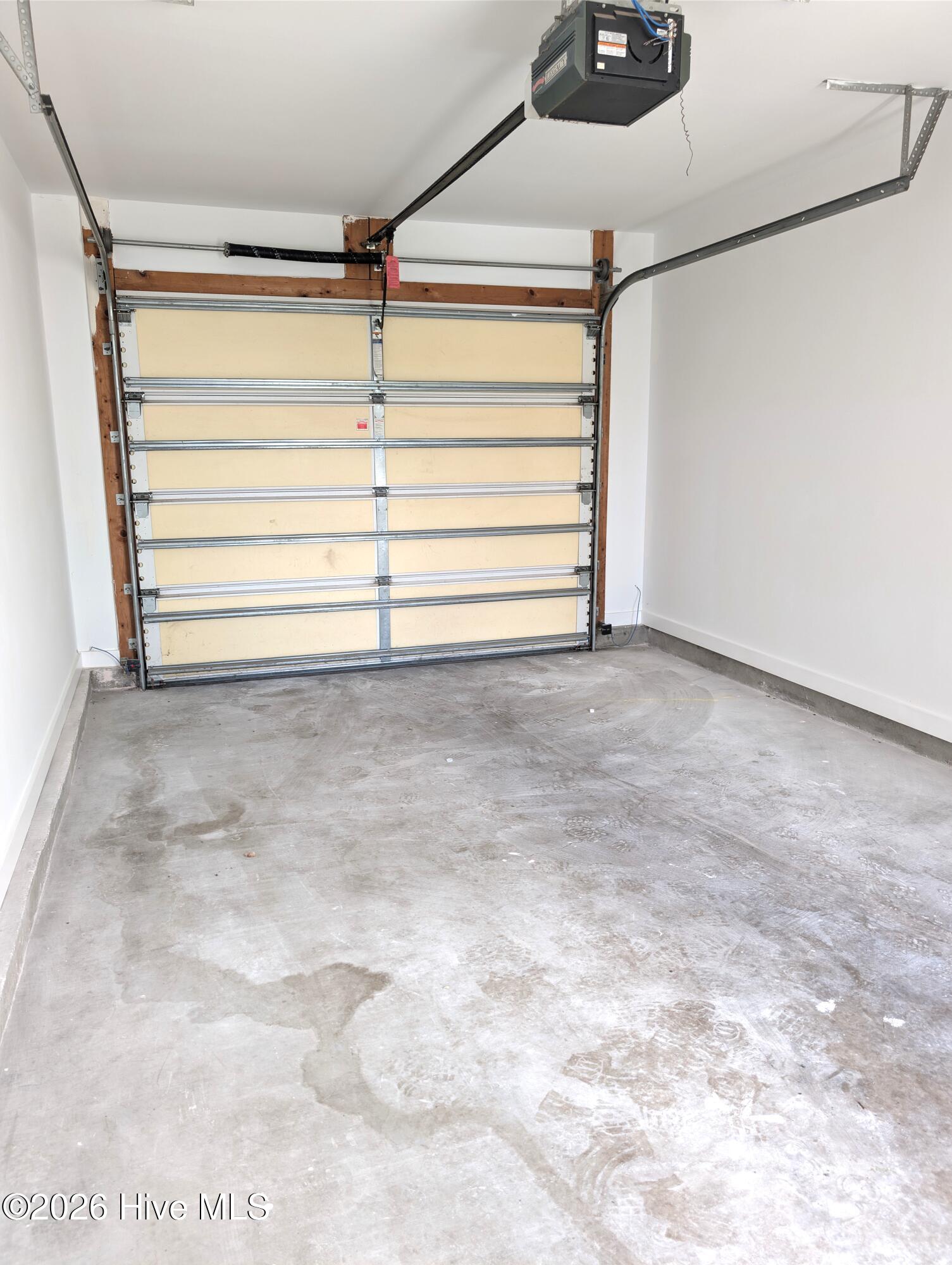 100563648 | Photo 14