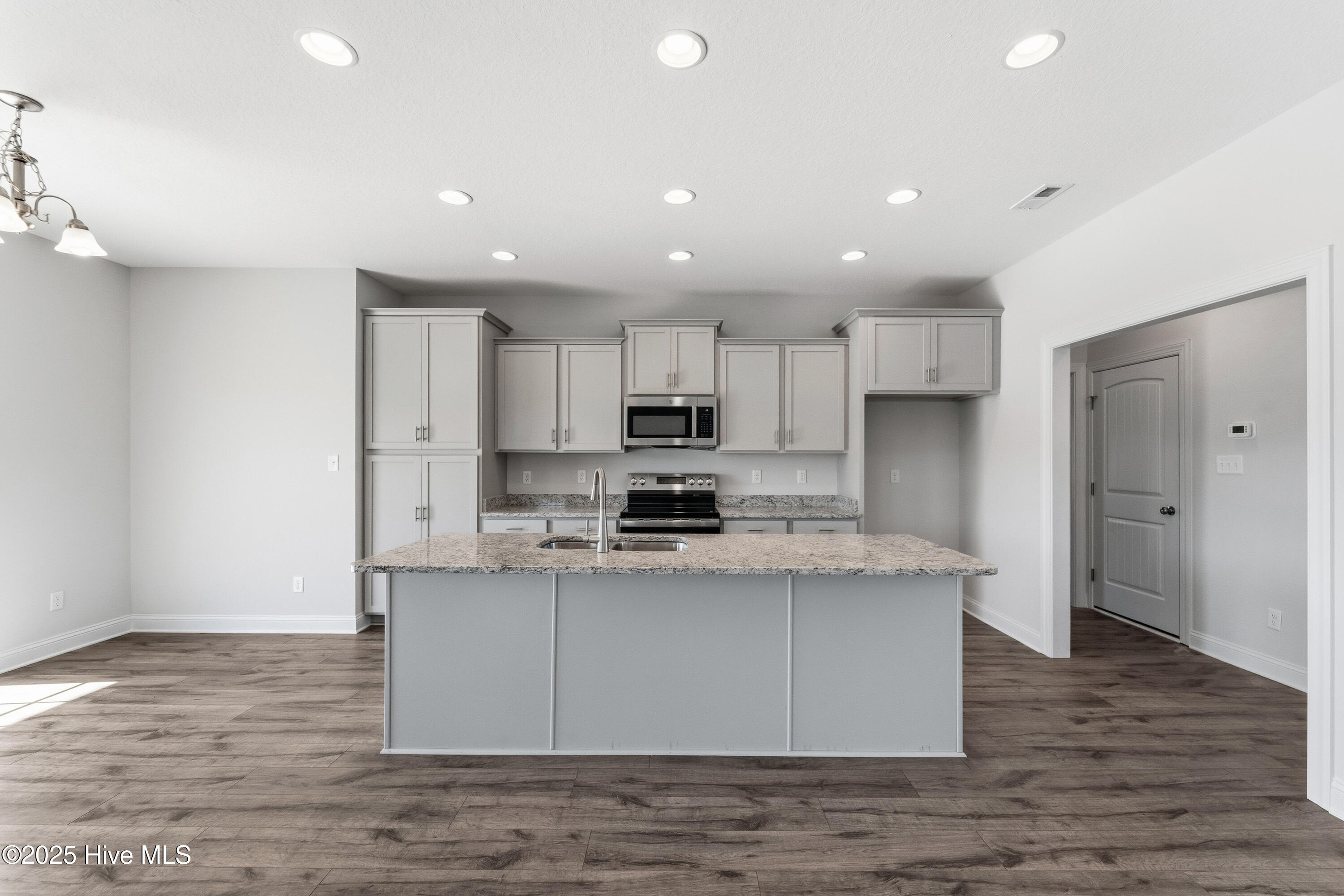 100507195 | Photo 12