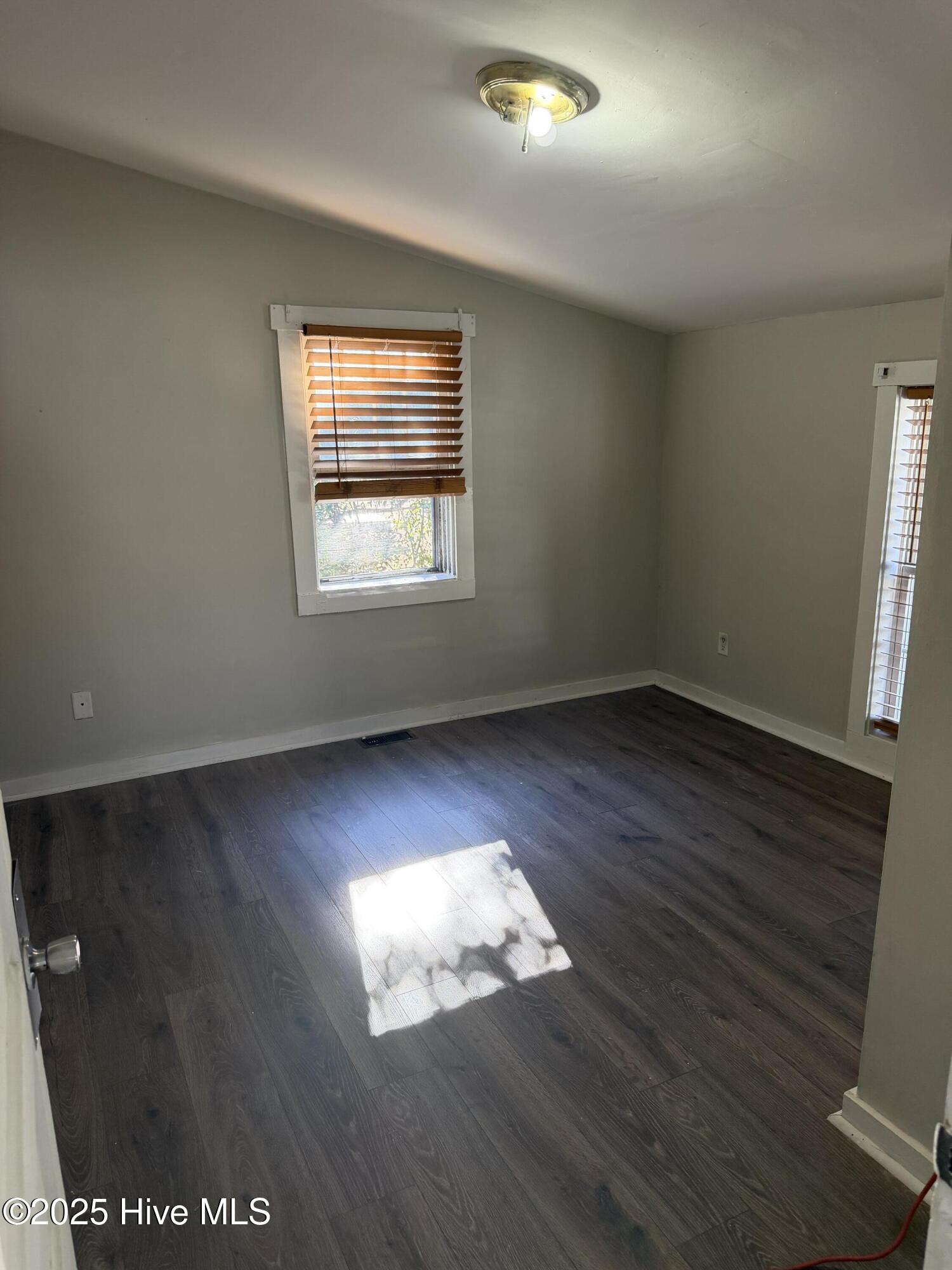 100546661 | Photo 12