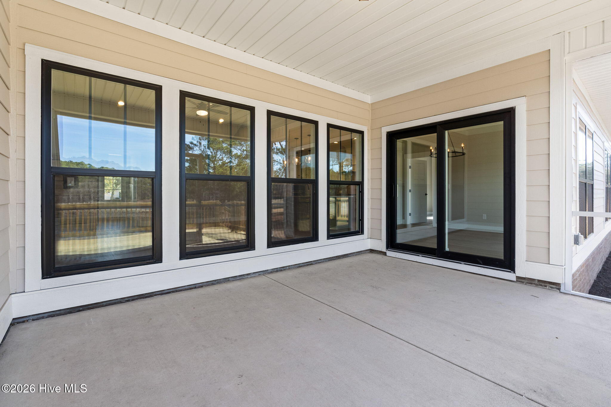 100537581 | Photo 46