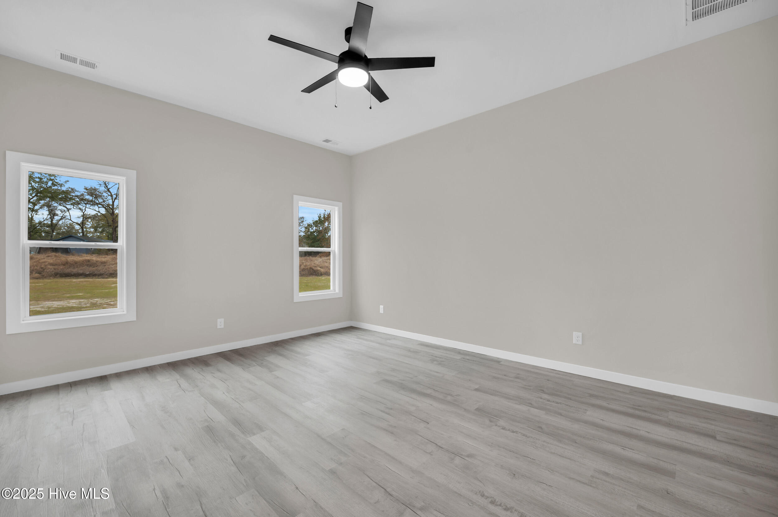 100546383 | Photo 15