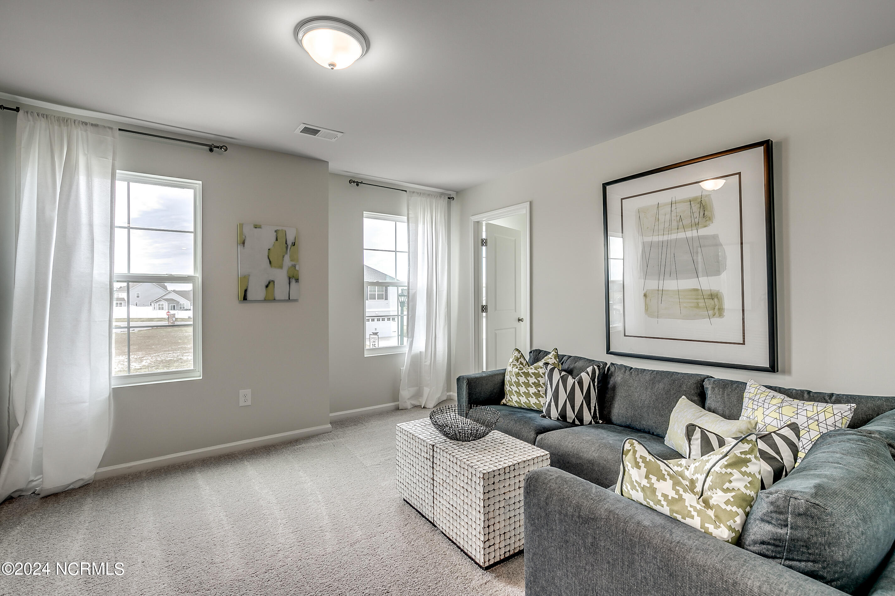 100567932 | Photo 15