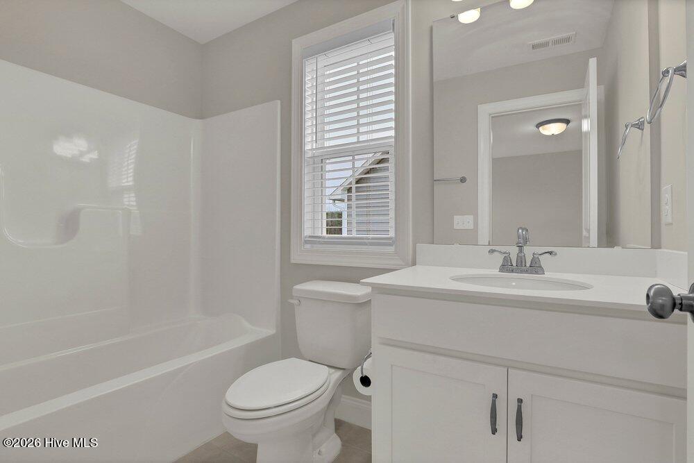 100558319 | Photo 25