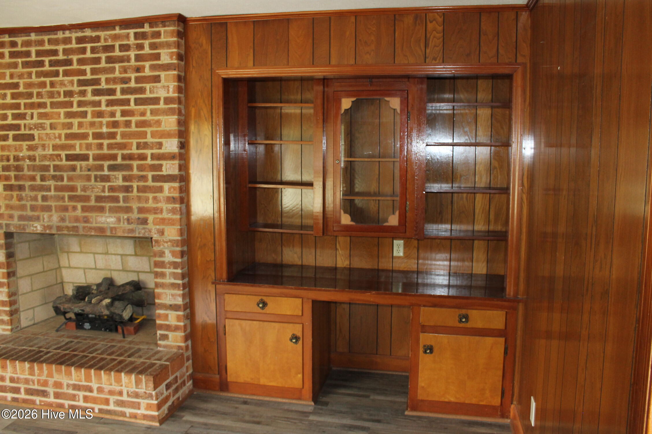 100565627 | Photo 34