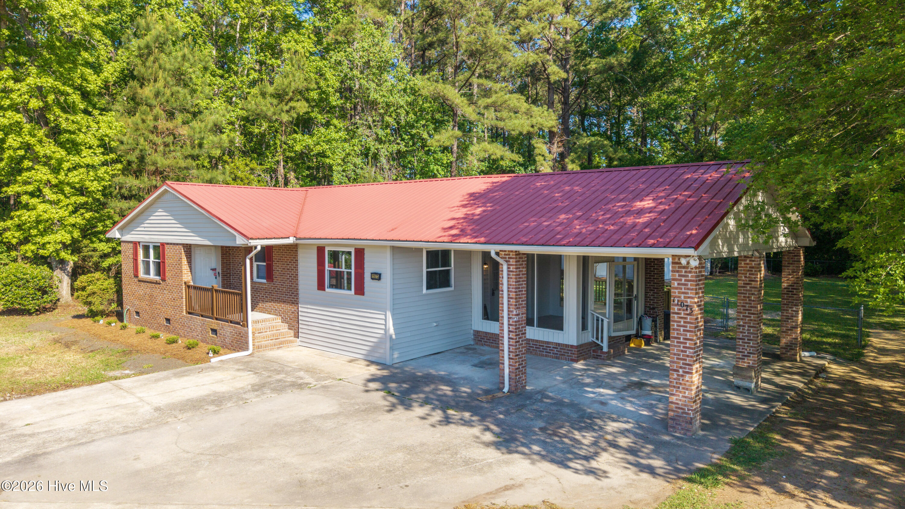 100569297 | Photo 43