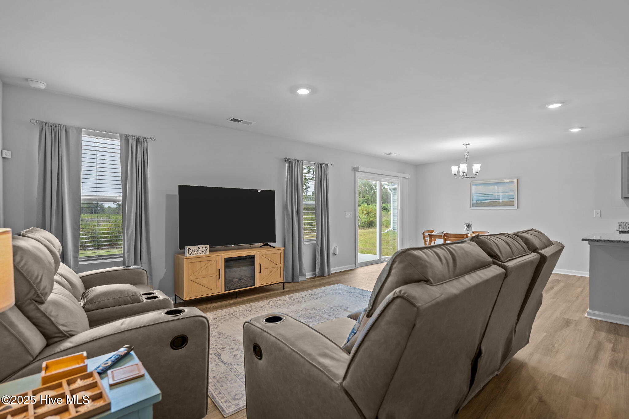 100532150 | Photo 33