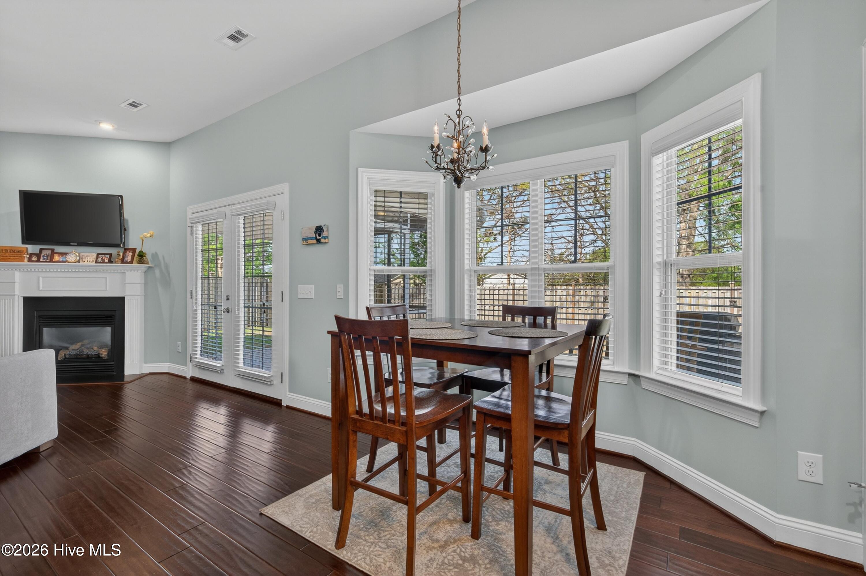 100566210 | Photo 14