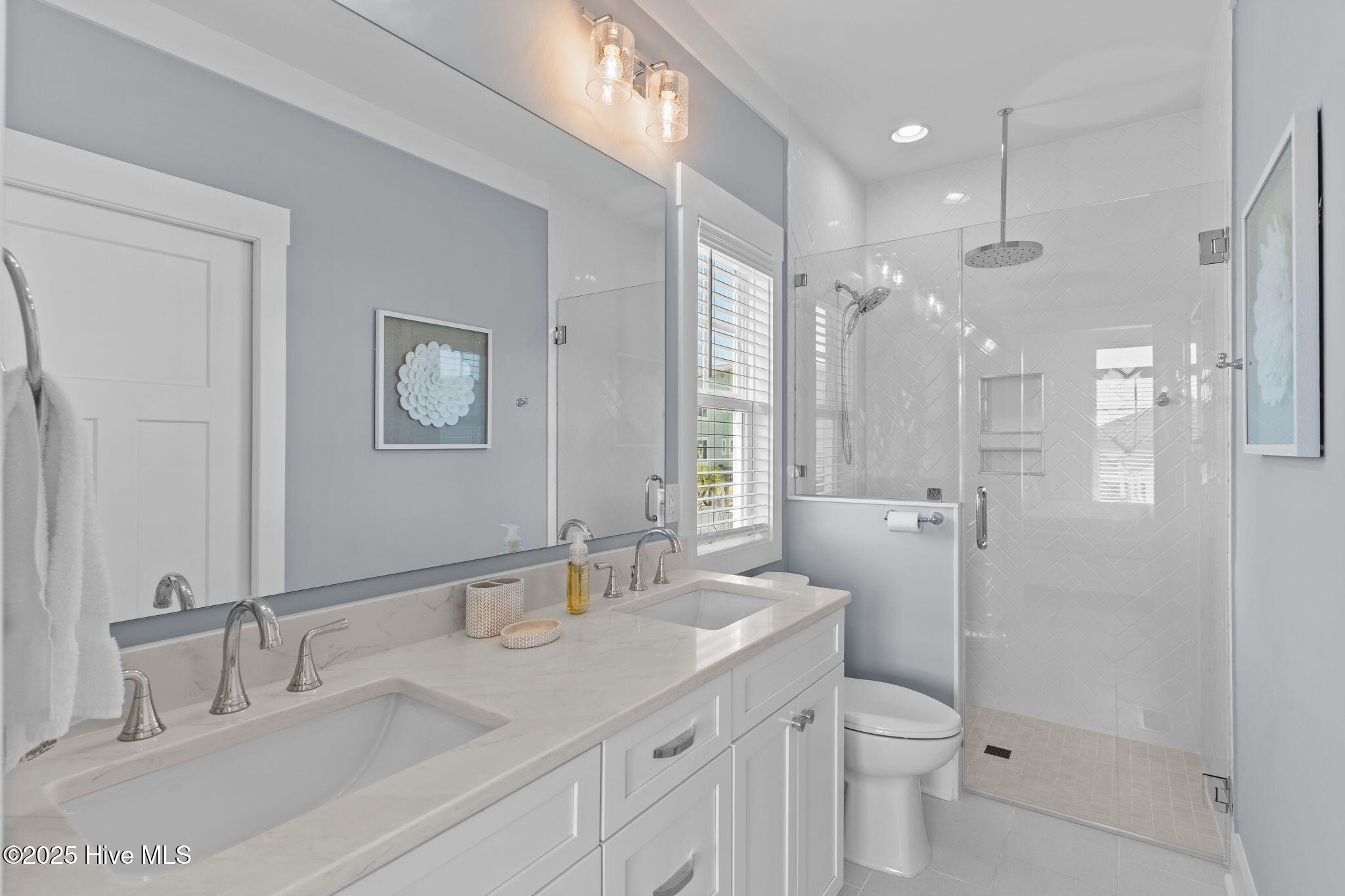 100545379 | Photo 10