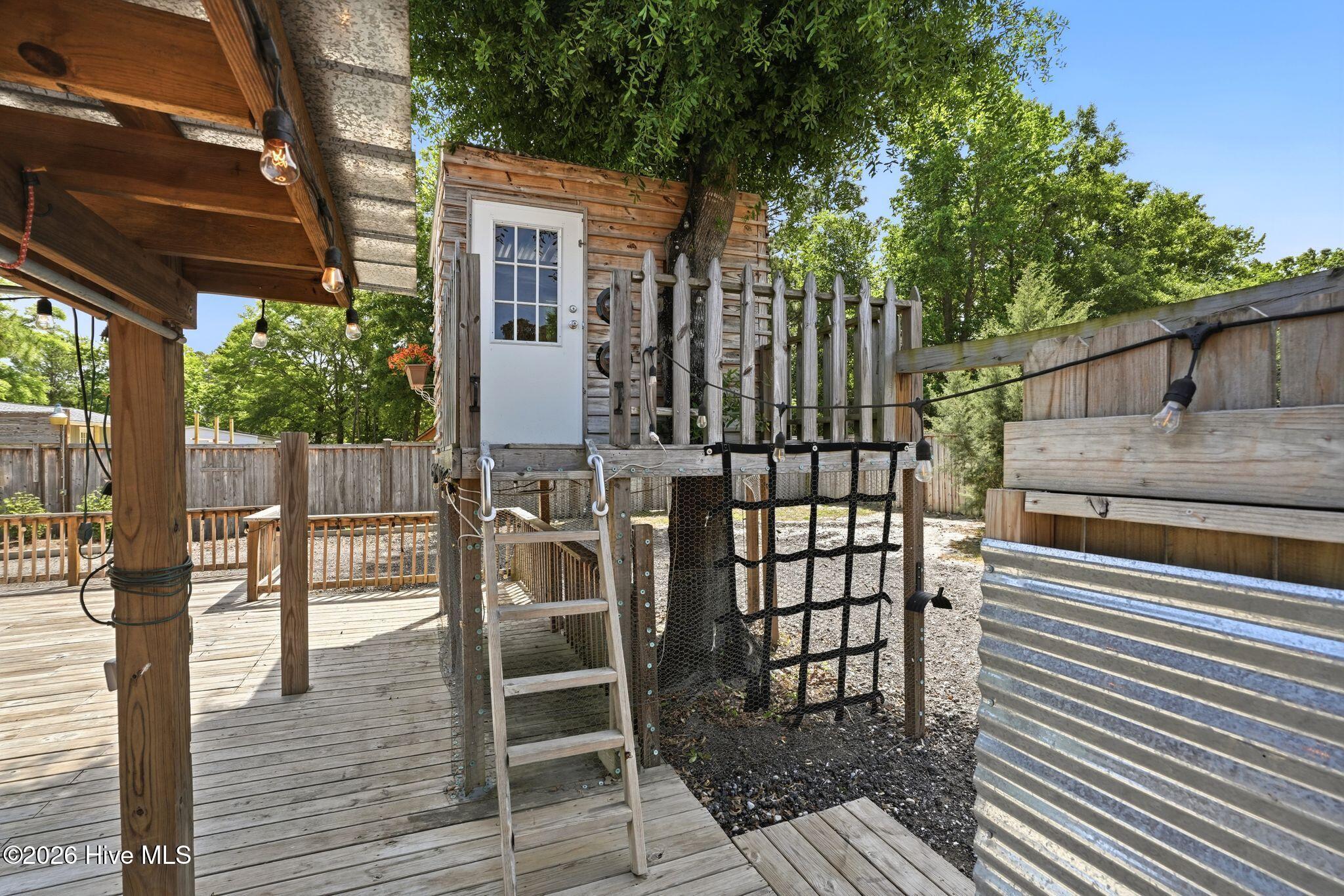 100570161 | Photo 27