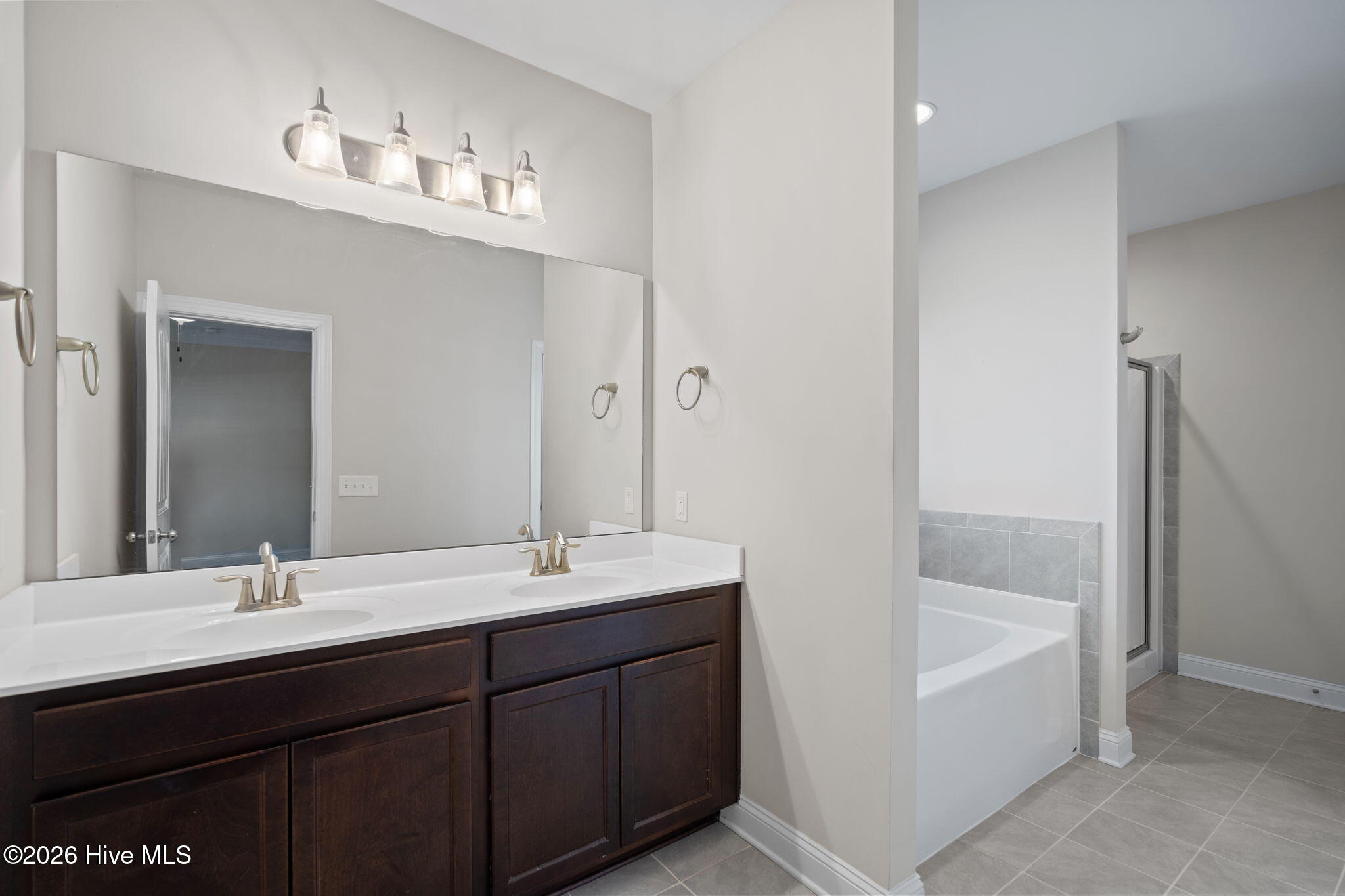 100561357 | Photo 19