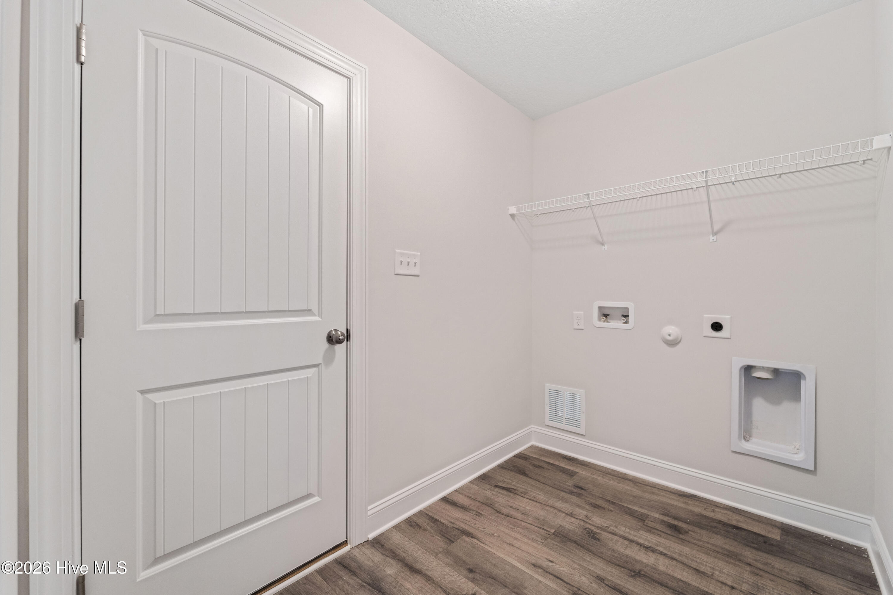 100523680 | Photo 27