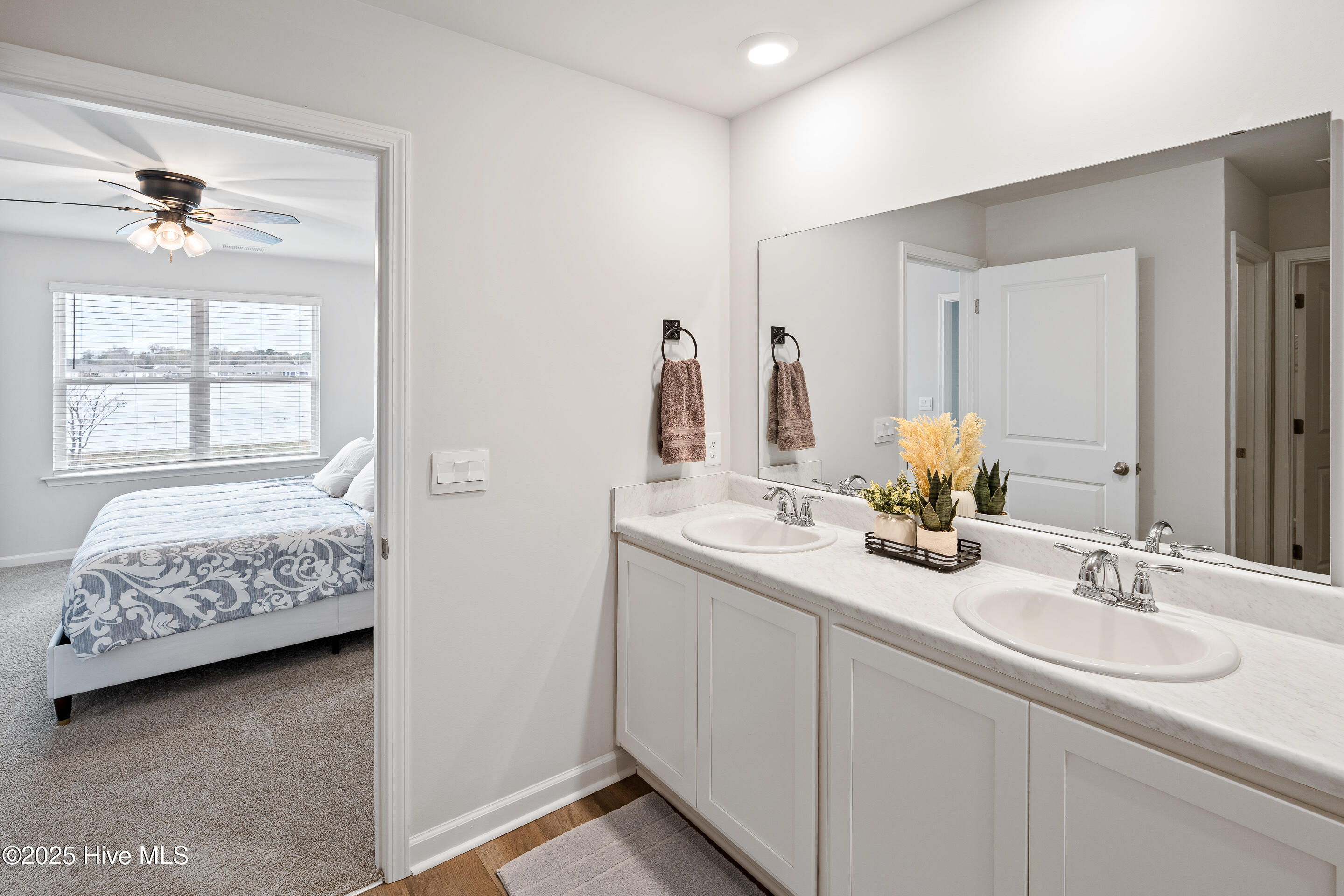 100543379 | Photo 25