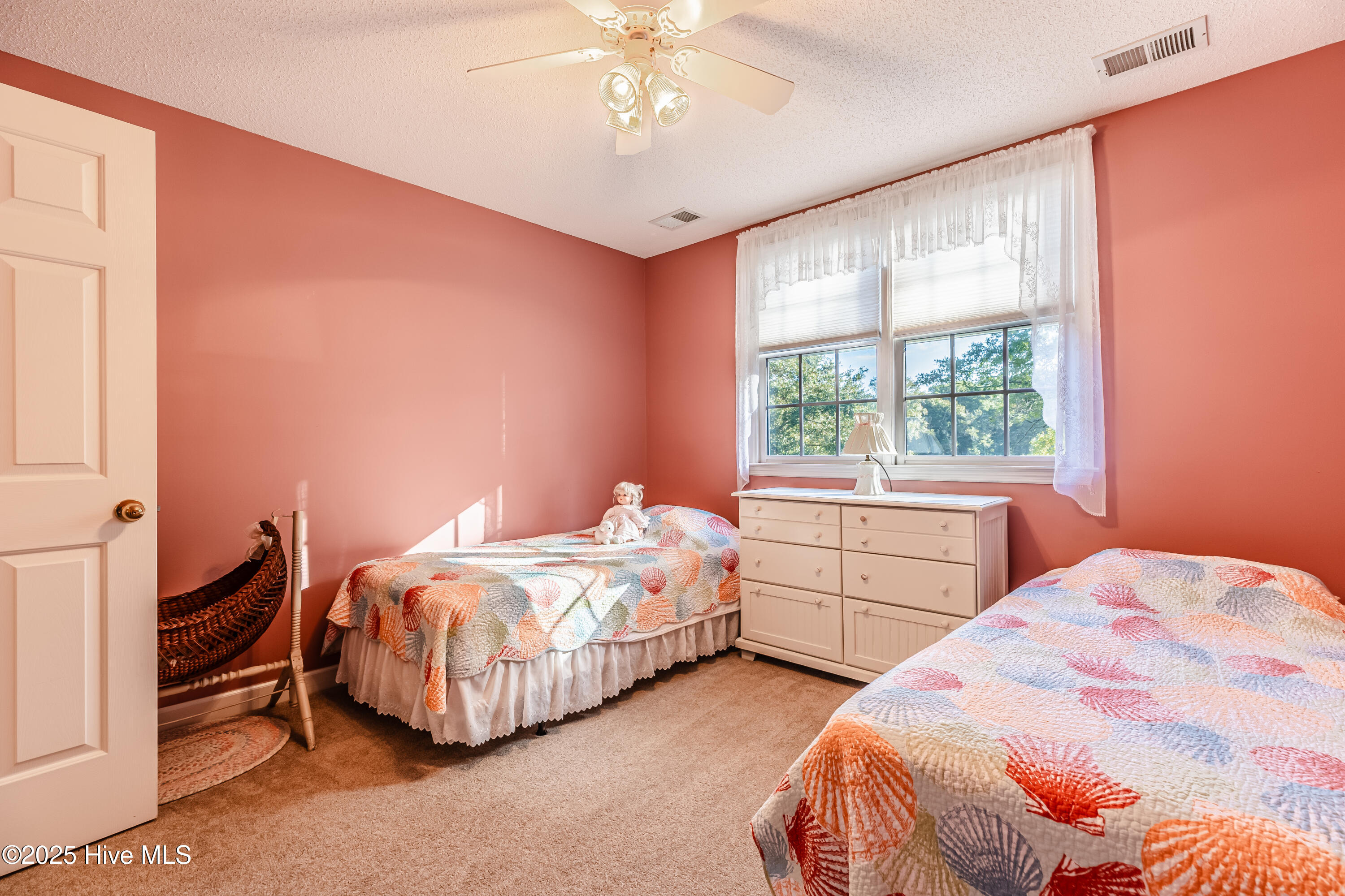 100535569 | Photo 25