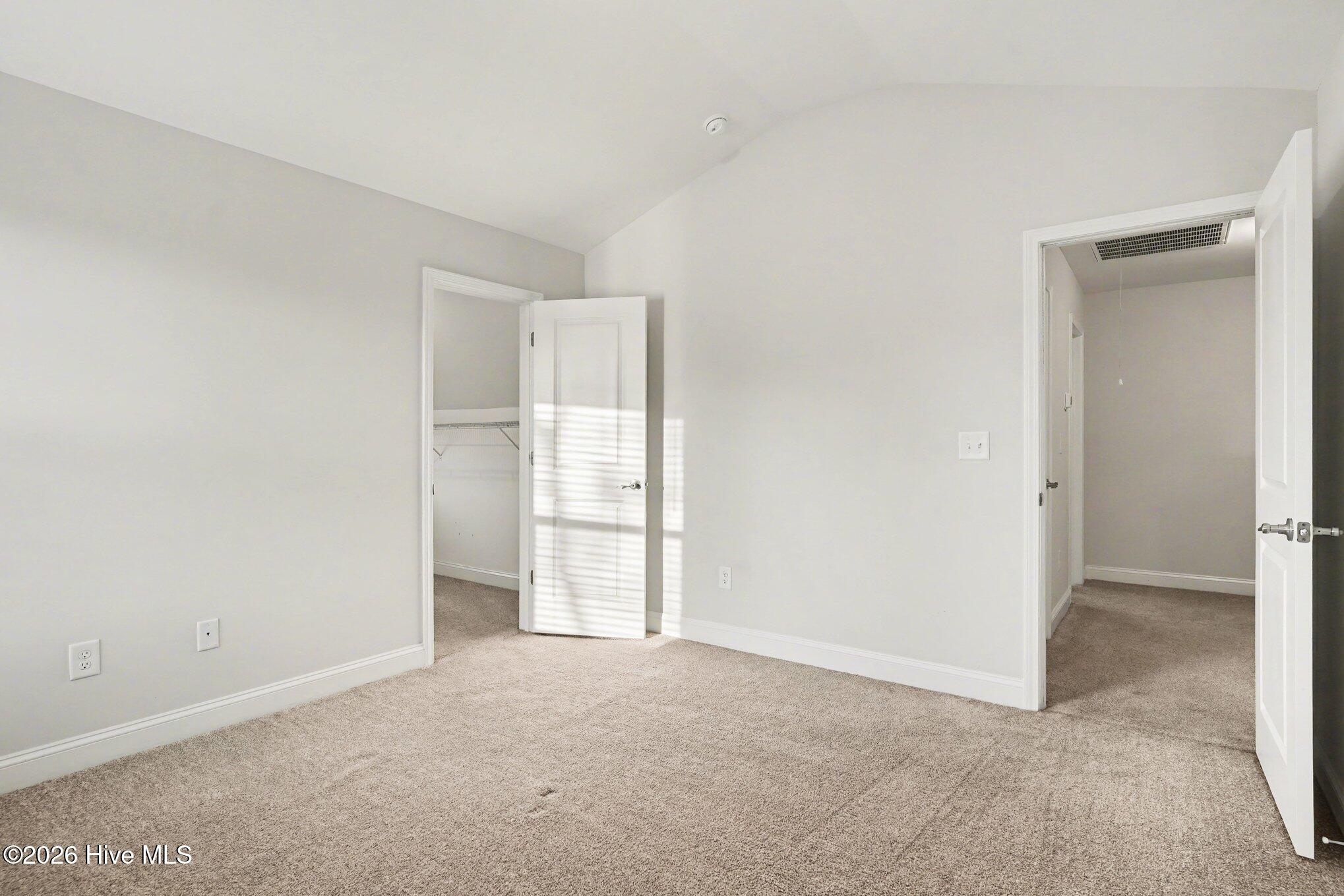 100562344 | Photo 10