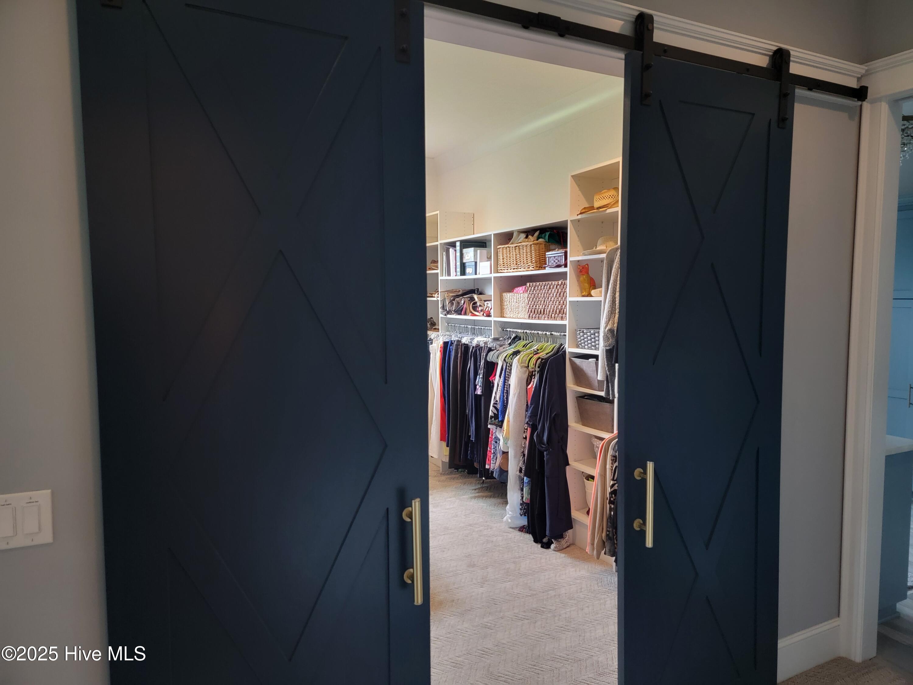 100547698 | Photo 28