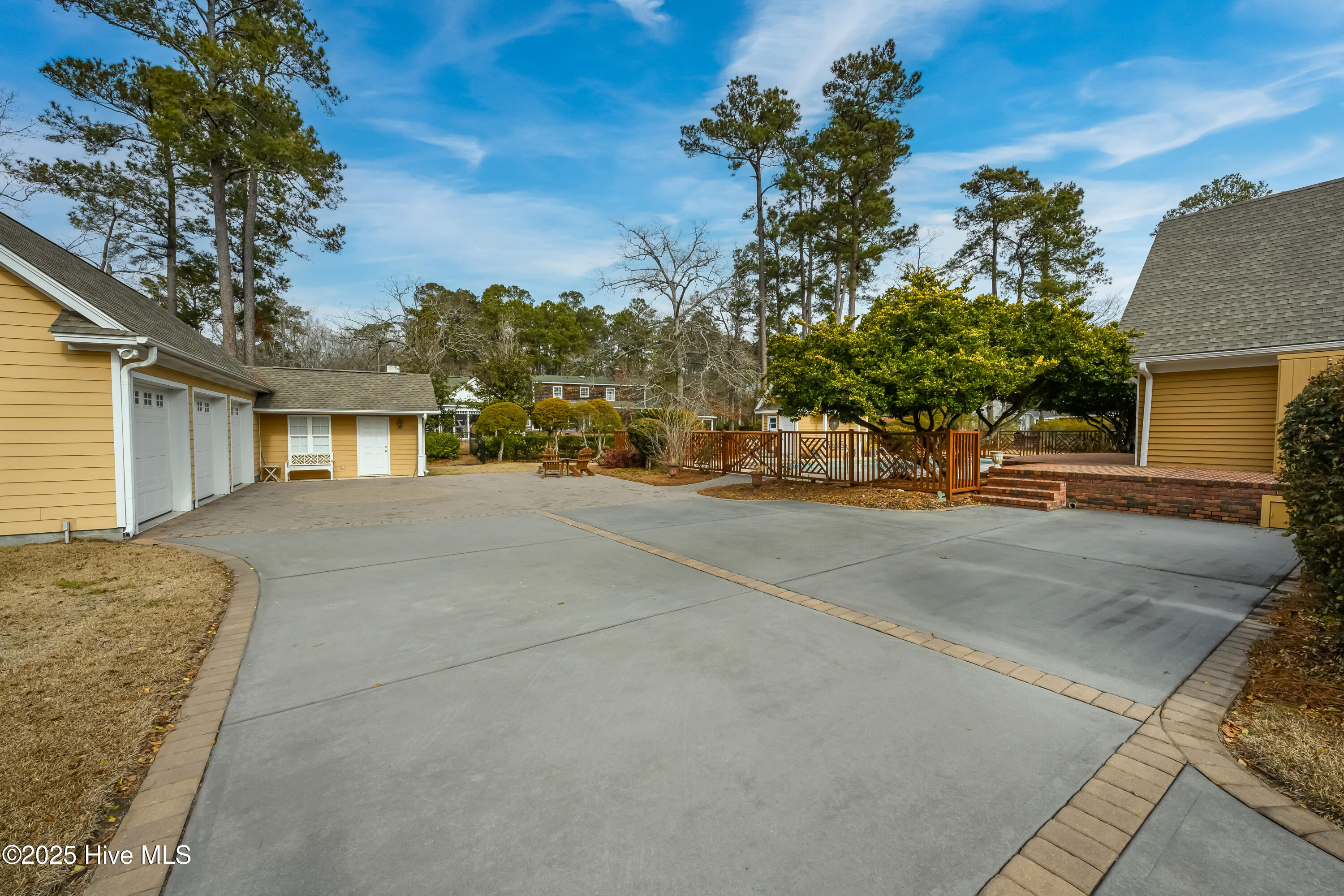 100485107 | Photo 41