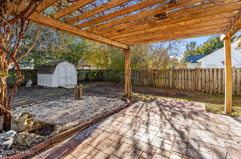 100540120 | Photo 25