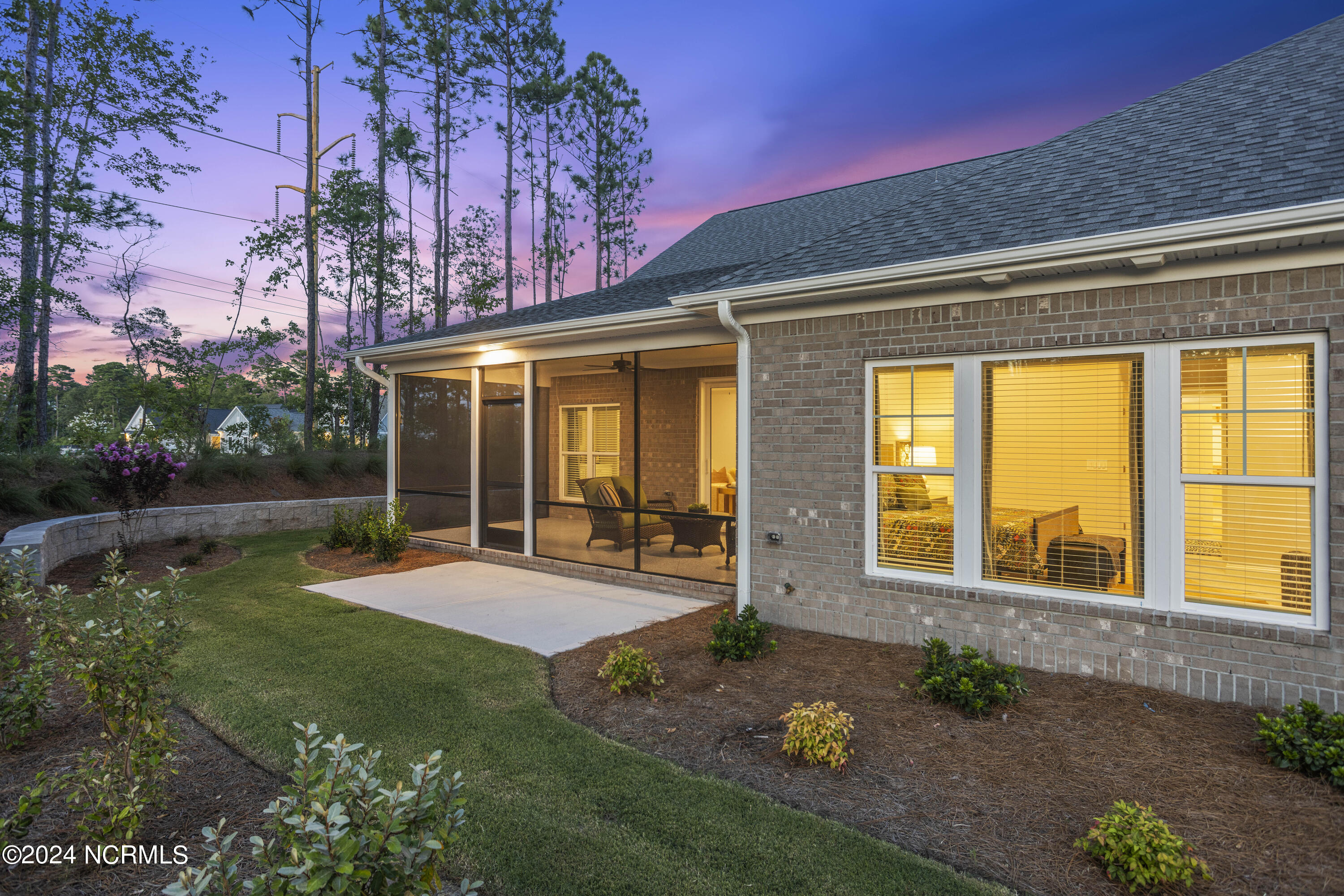 100544983 | Photo 55