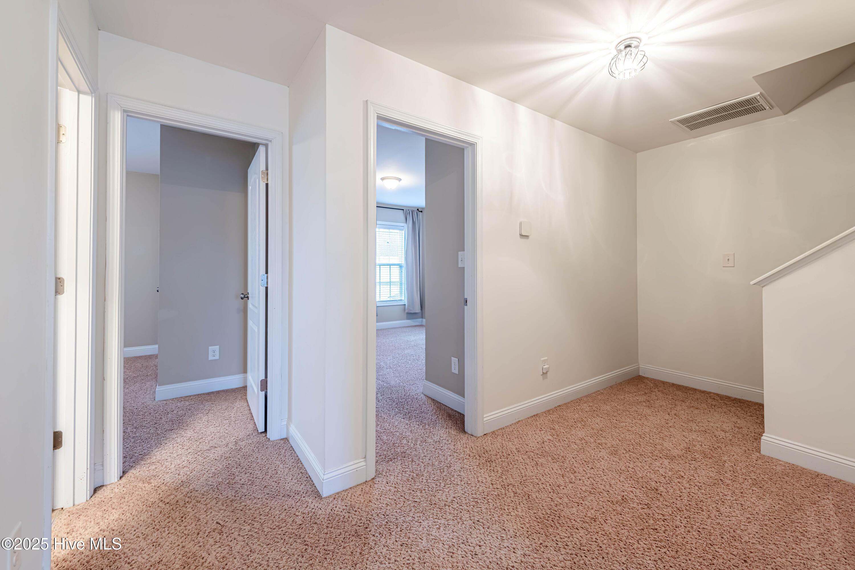 100546682 | Photo 36