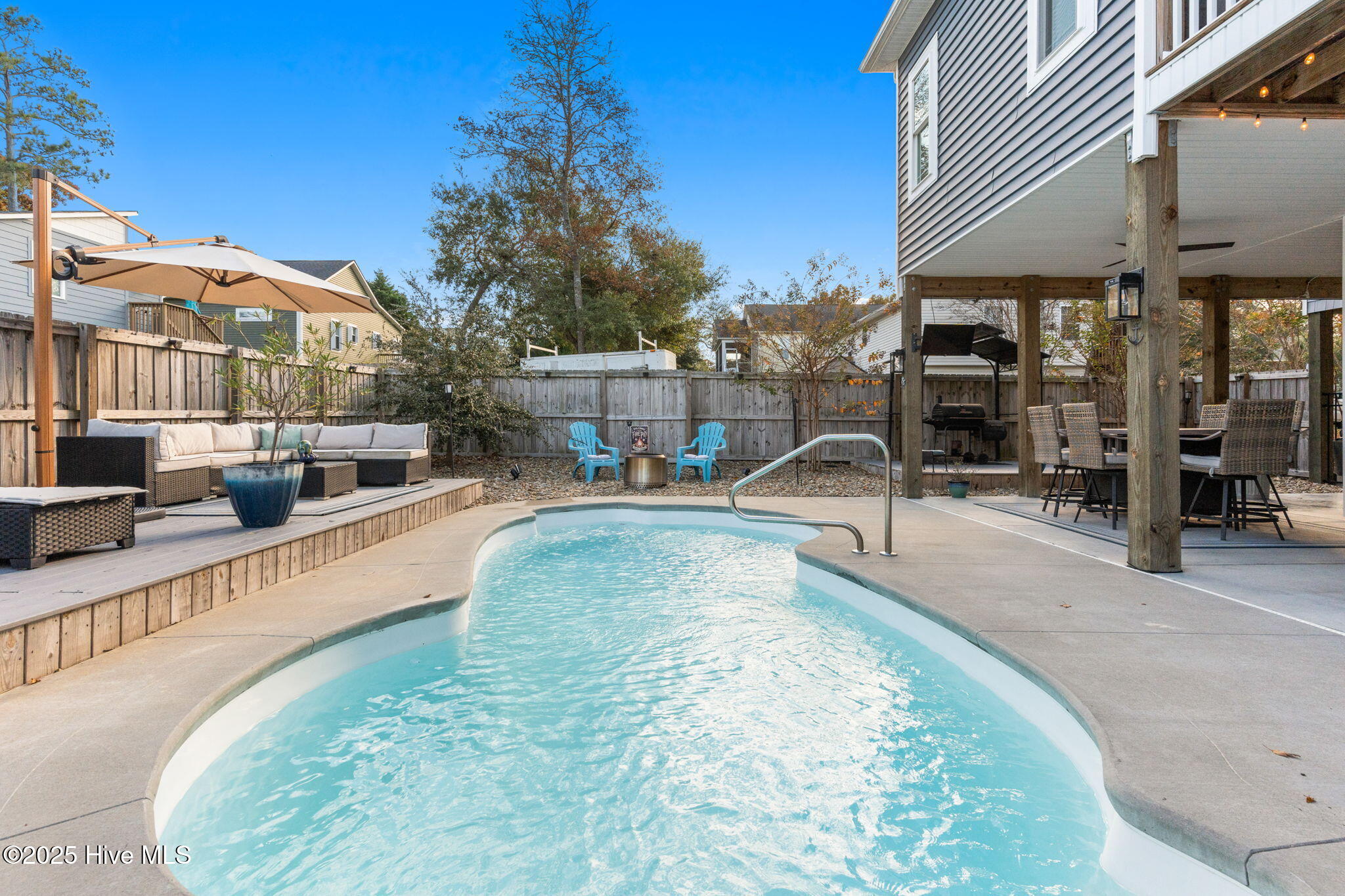 100542676 | Photo 47