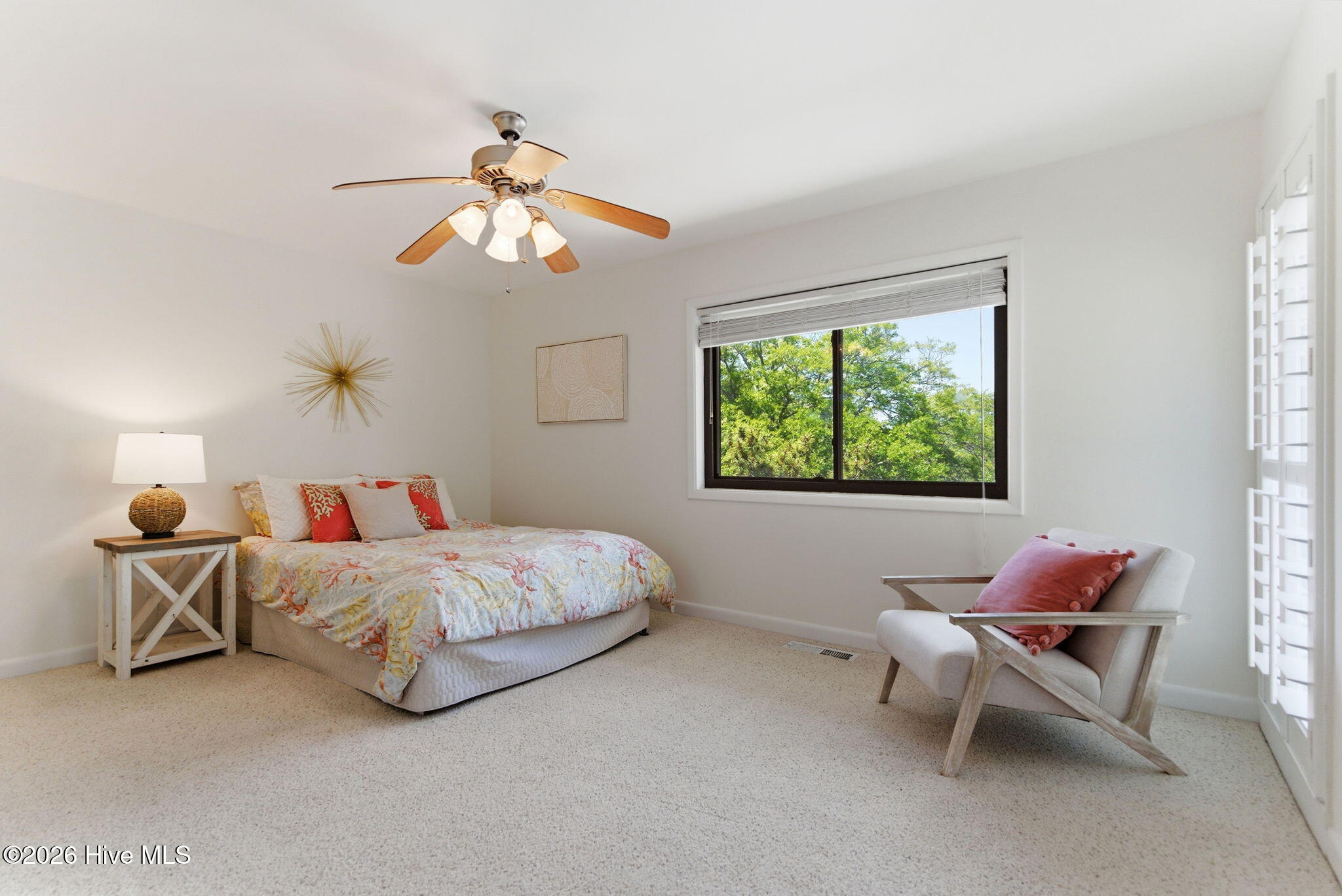 100570413 | Photo 18