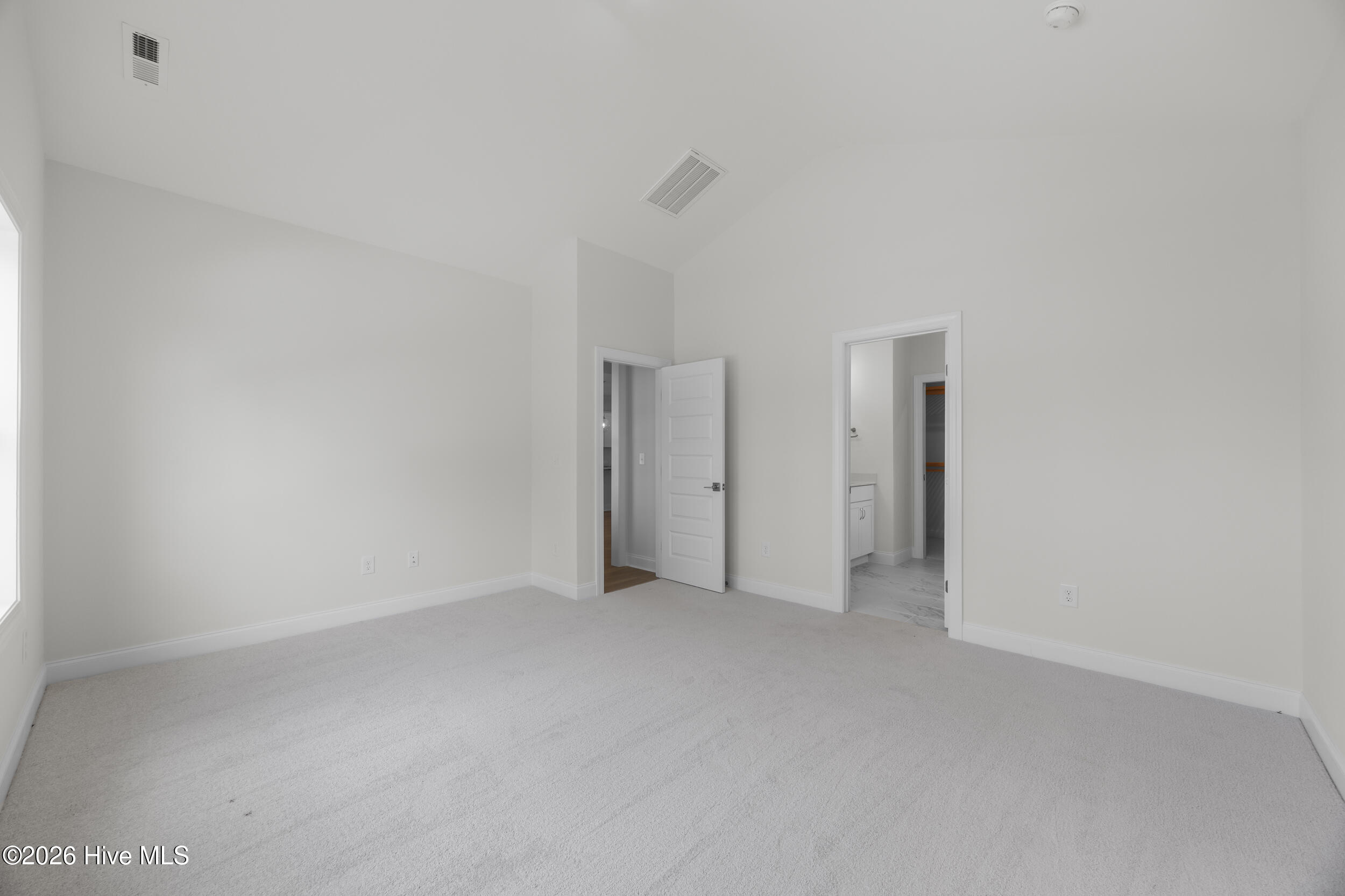 100561825 | Photo 21