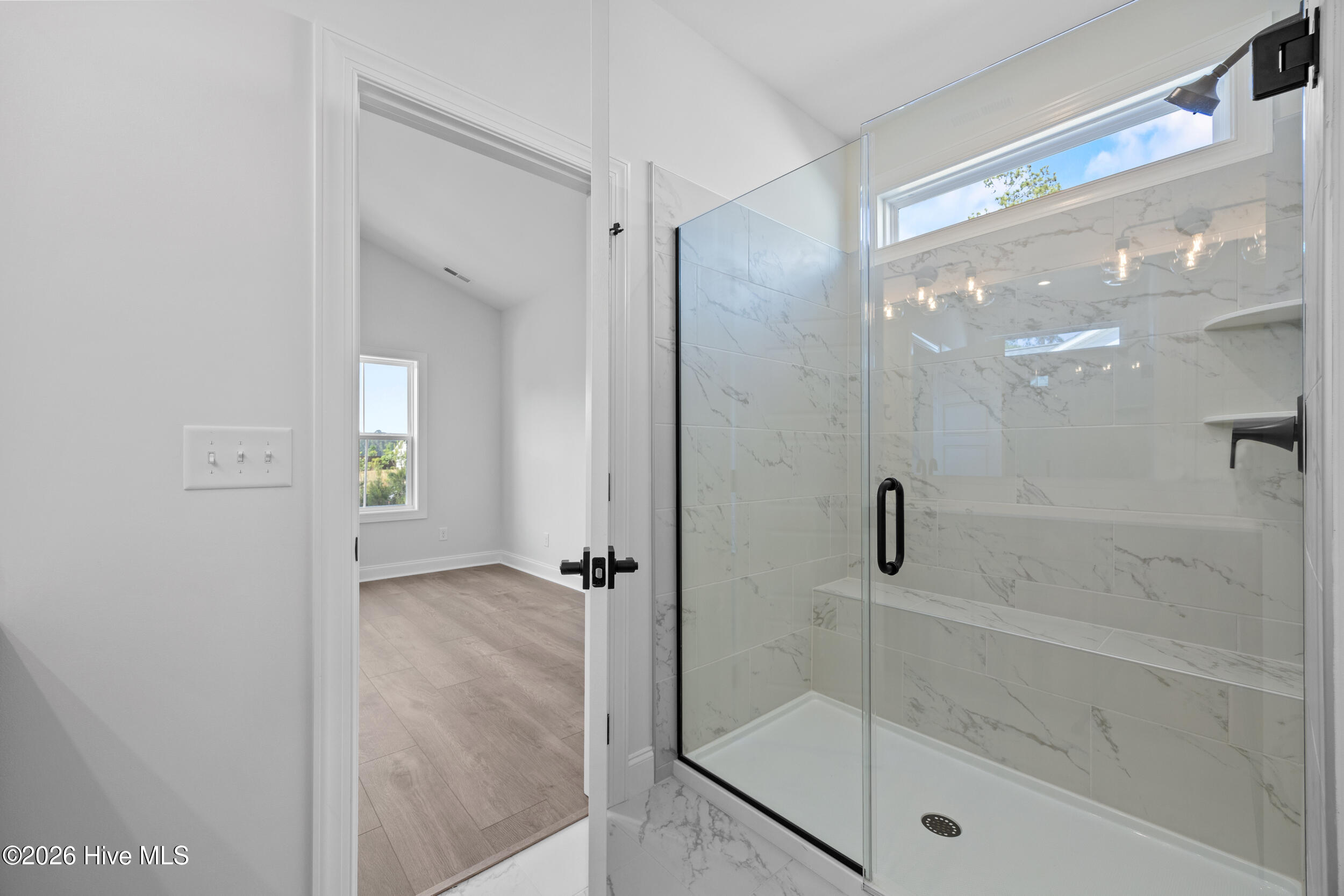 100533479 | Photo 23