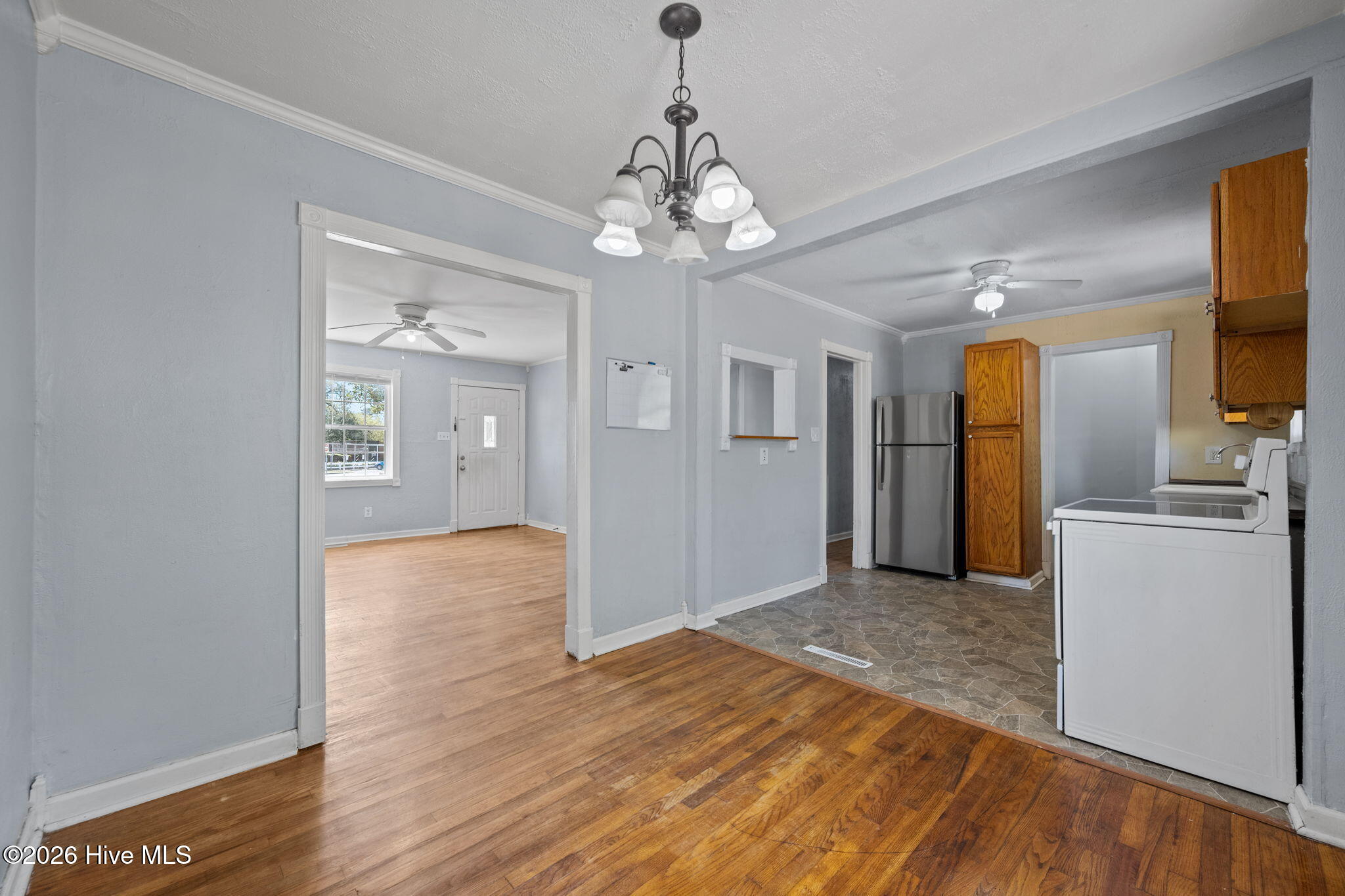 100562753 | Photo 11