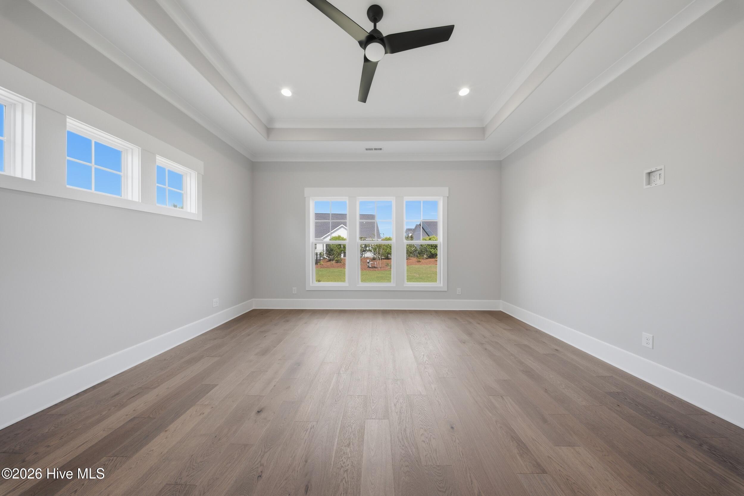 100567785 | Photo 51