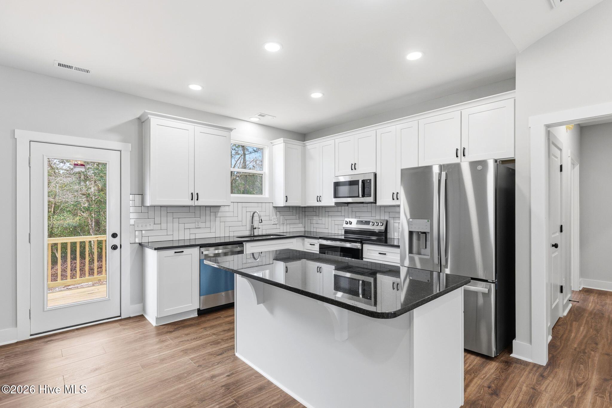 100559286 | Photo 13