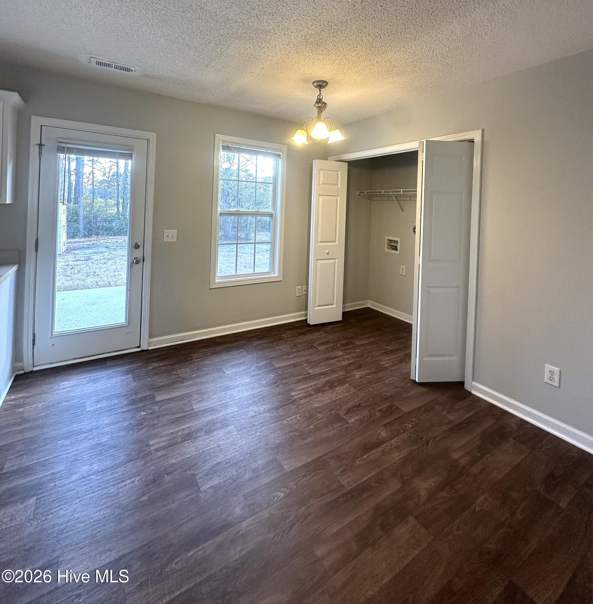 100542489 | Photo 11