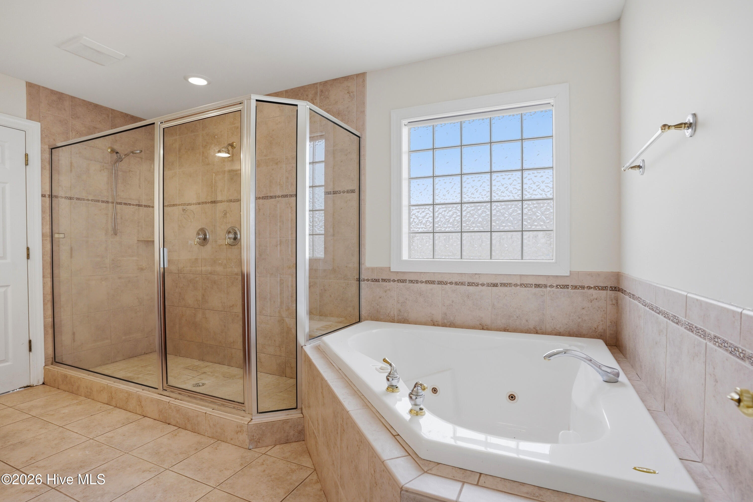 100562677 | Photo 23