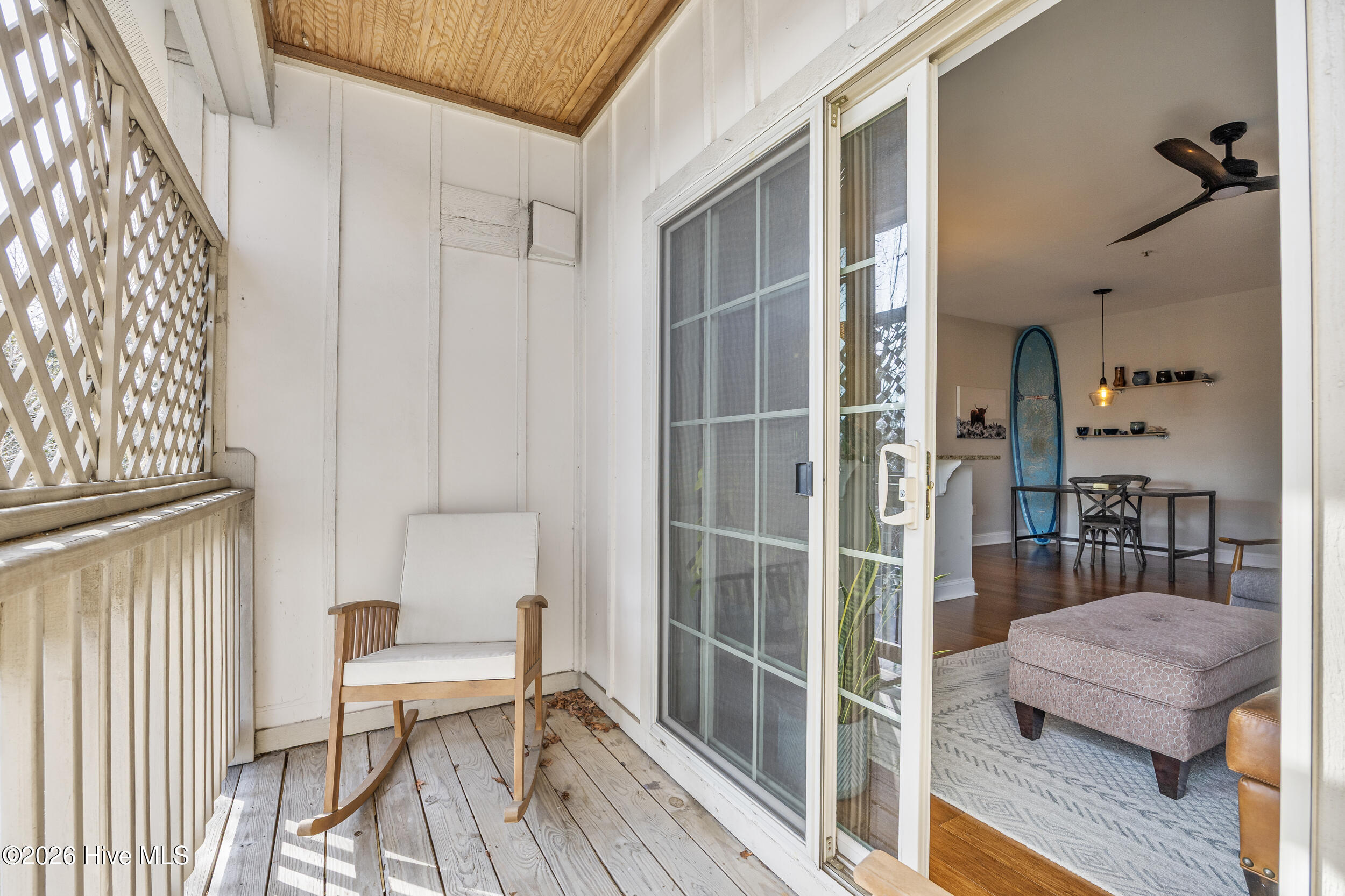 100557127 | Photo 24