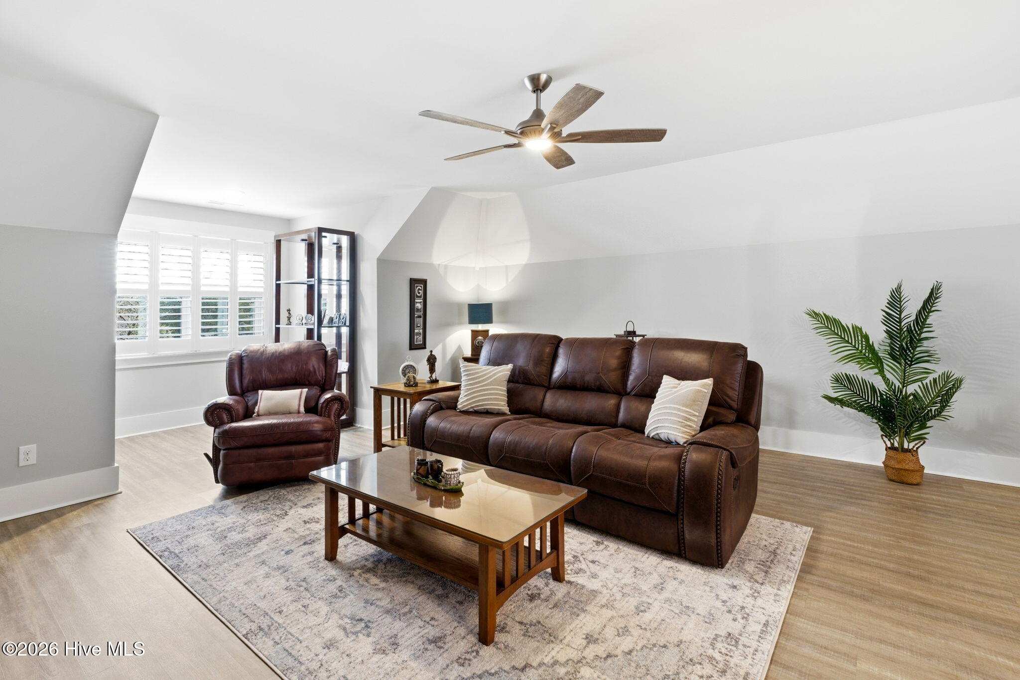 100562924 | Photo 25