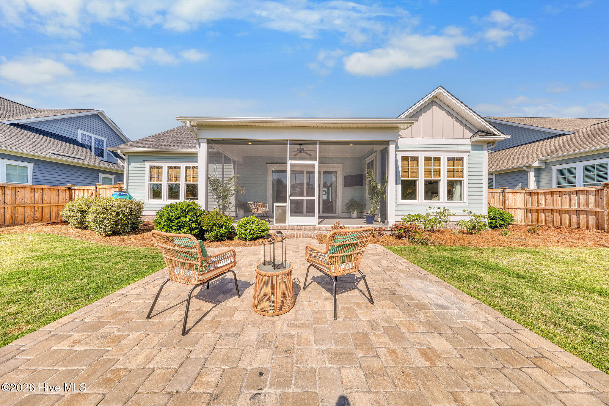 100569190 | Photo 41