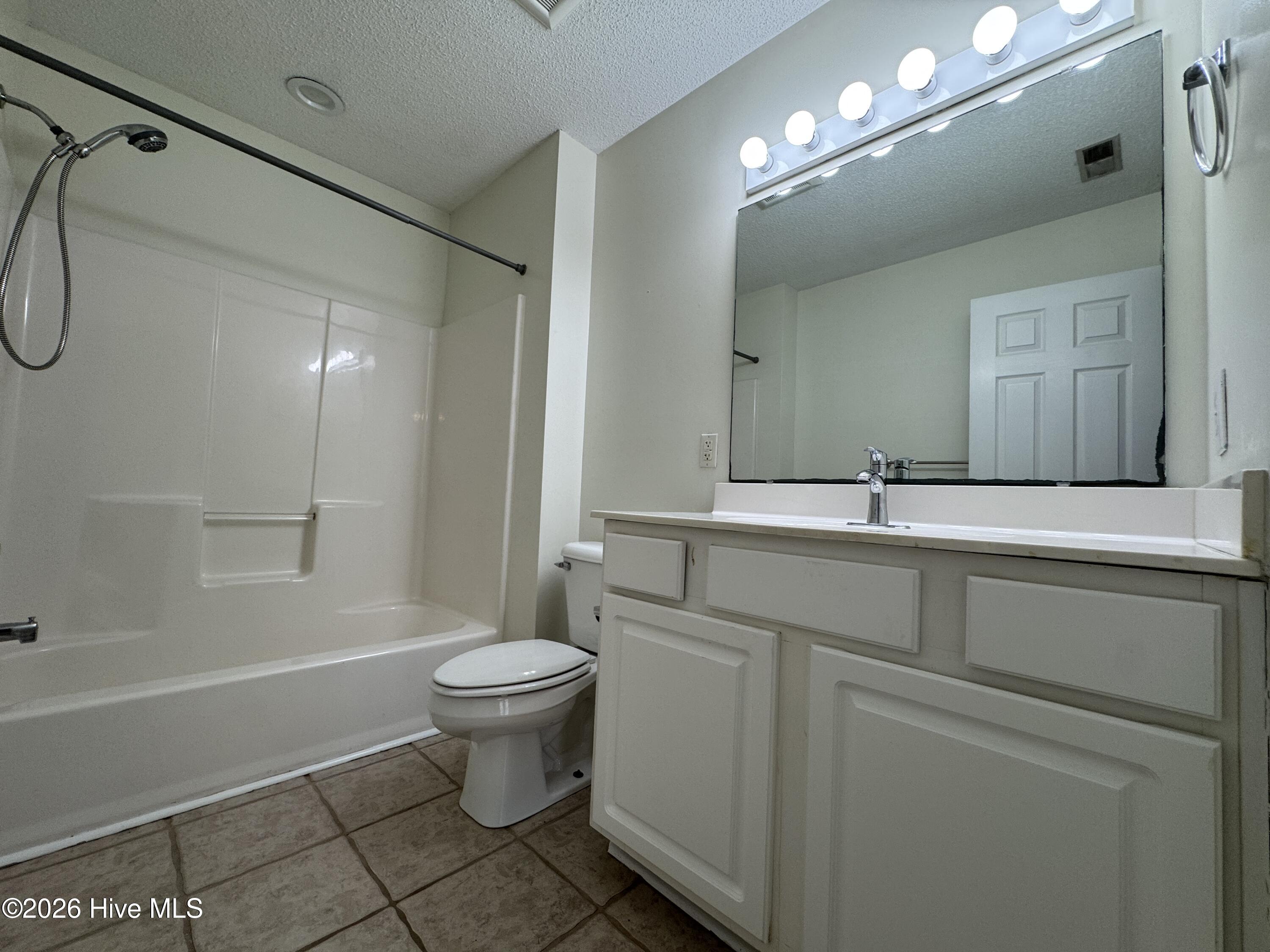 100565215 | Photo 11