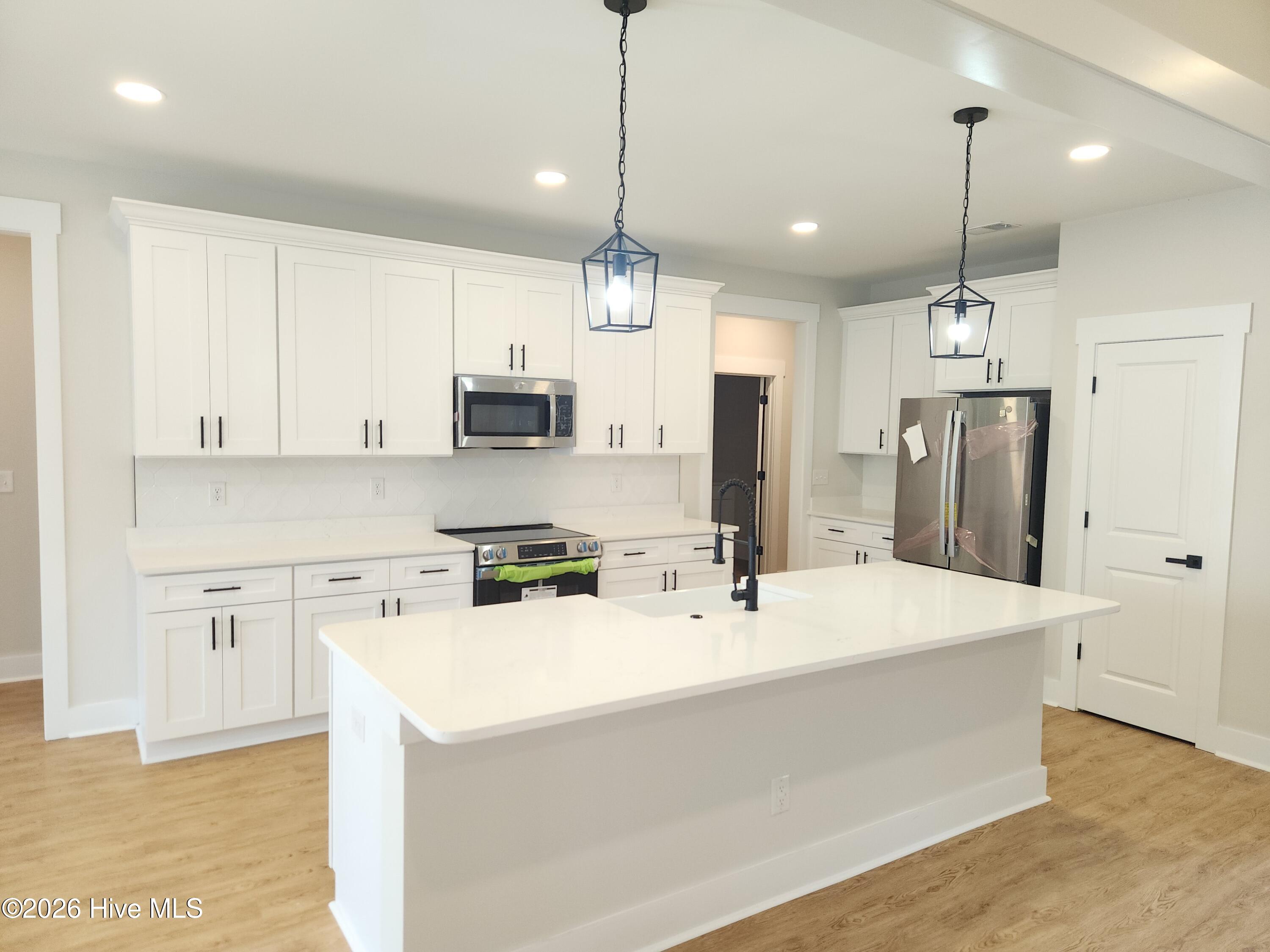 100559285 | Photo 18